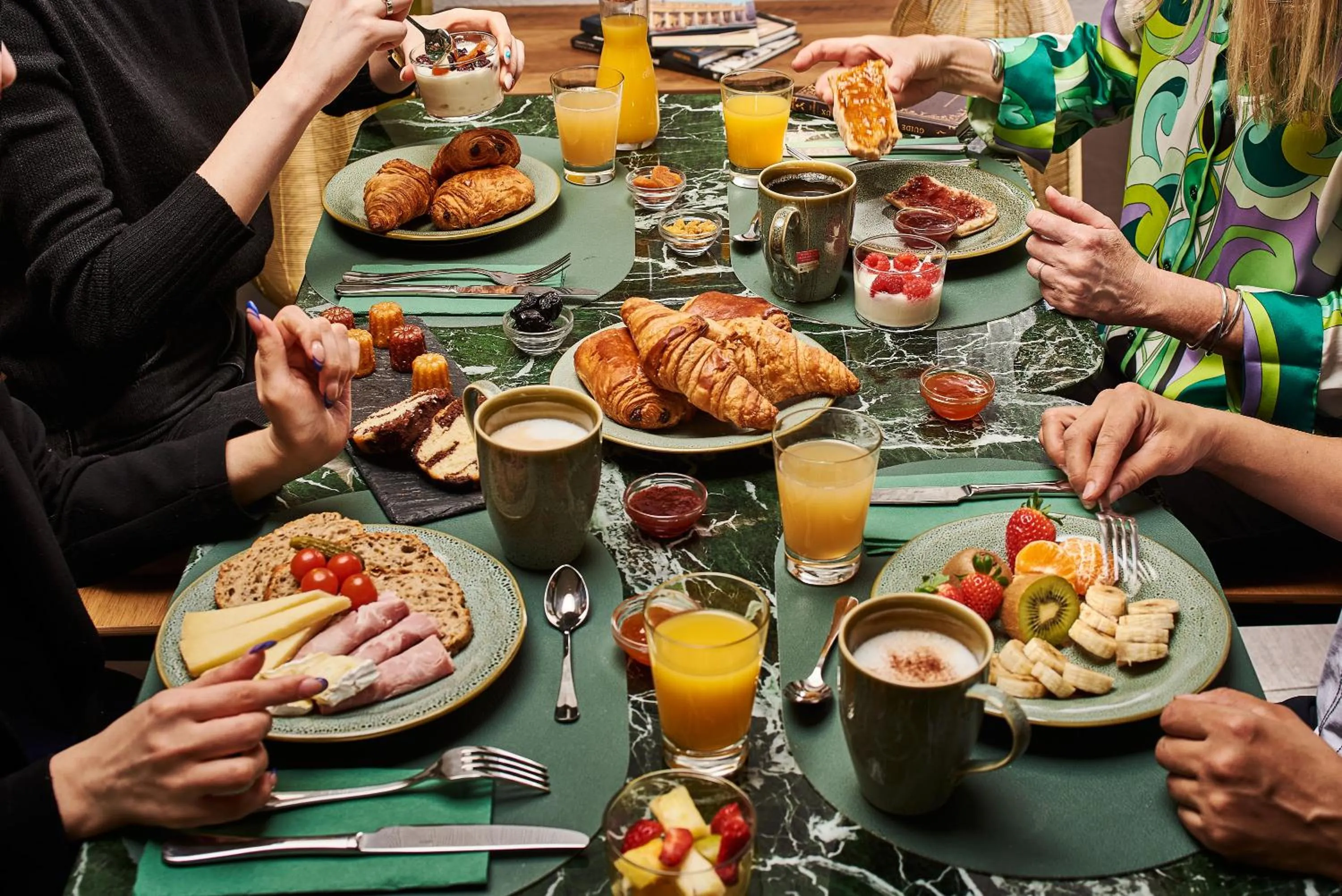 Continental breakfast in Hôtel Bordeaux Clémenceau by Happyculture