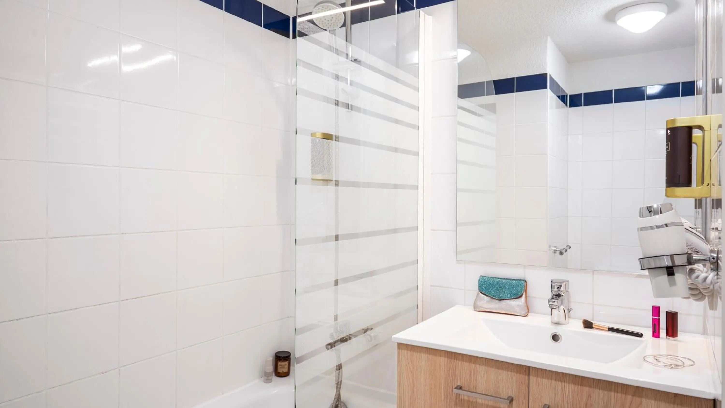 Bathroom in Séjours & Affaires Serris Rive Gauche