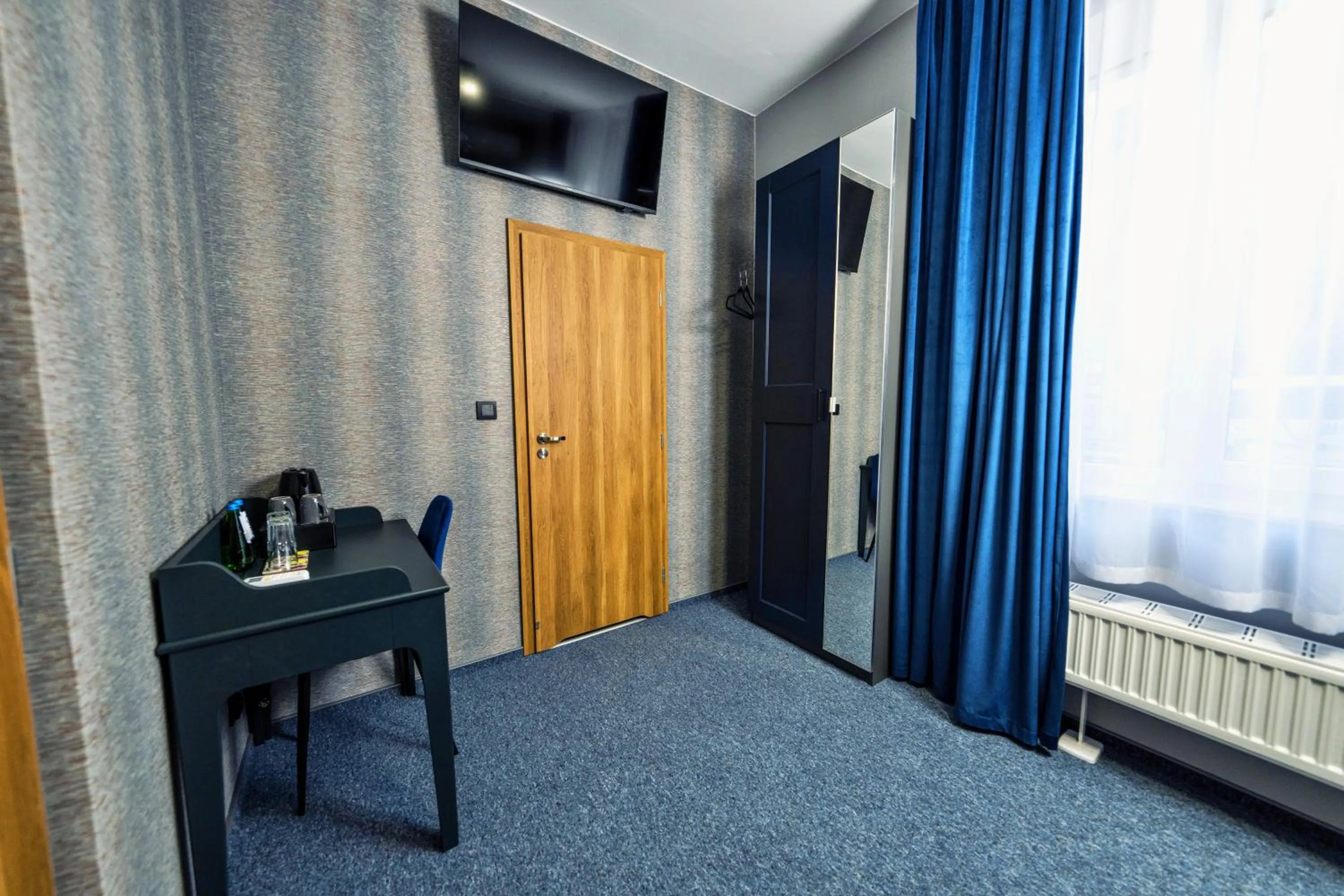 TV and multimedia in Elegant Apartments