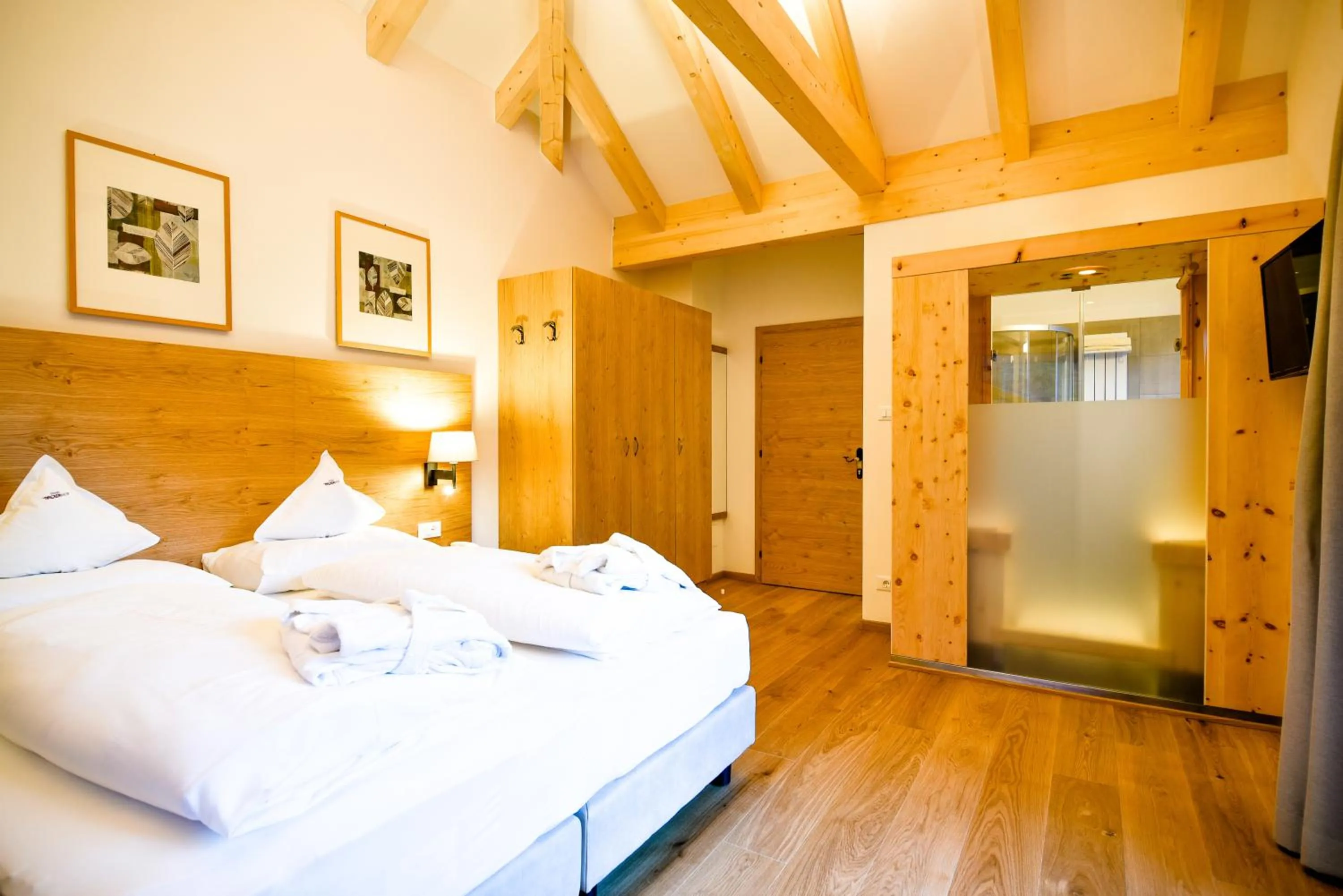 Photo of the whole room, Bed in Parkhotel Tirolerhof