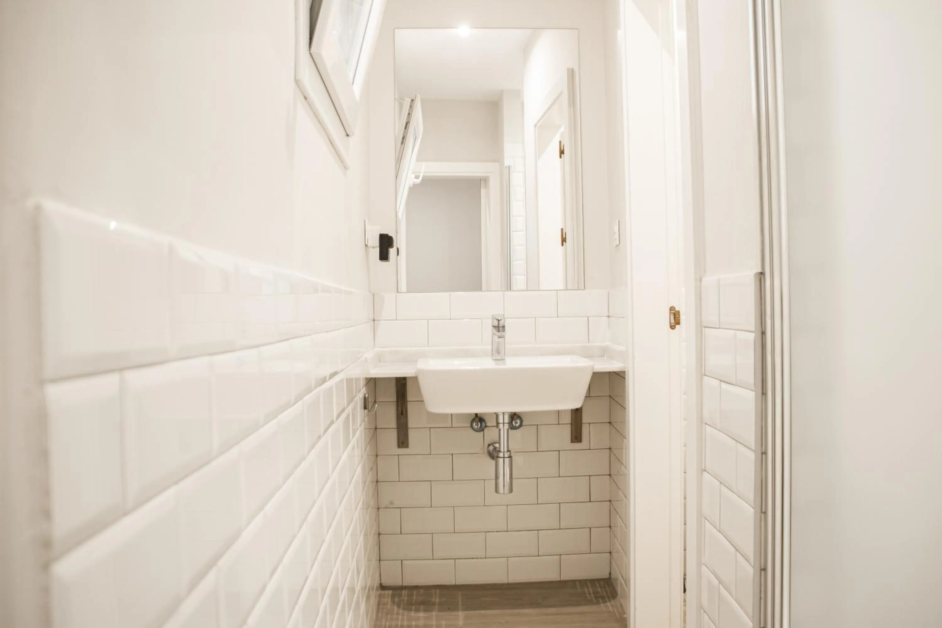 Shower in room00 Salvador Hostel