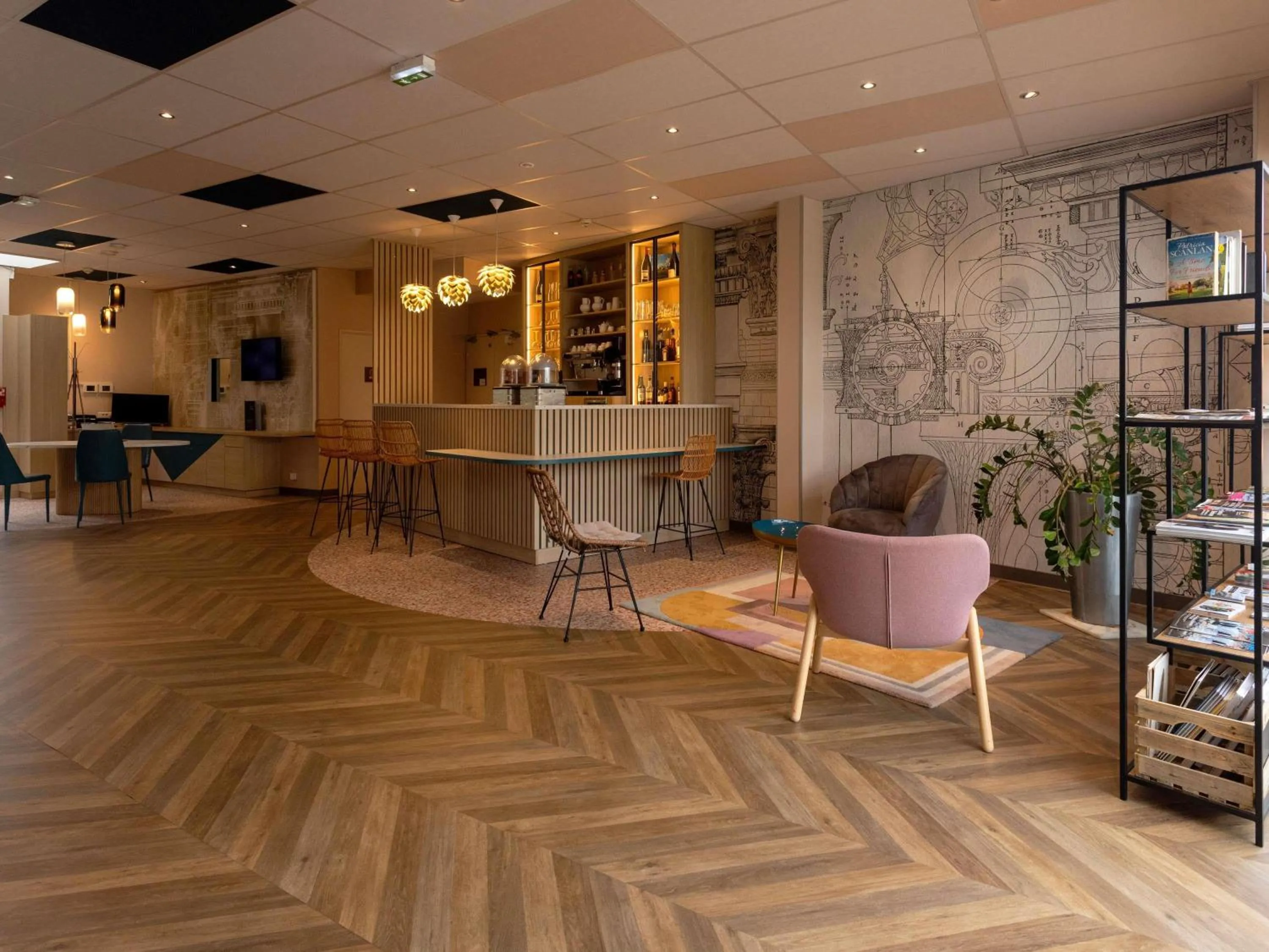 Lounge or bar in ibis Styles Chinon
