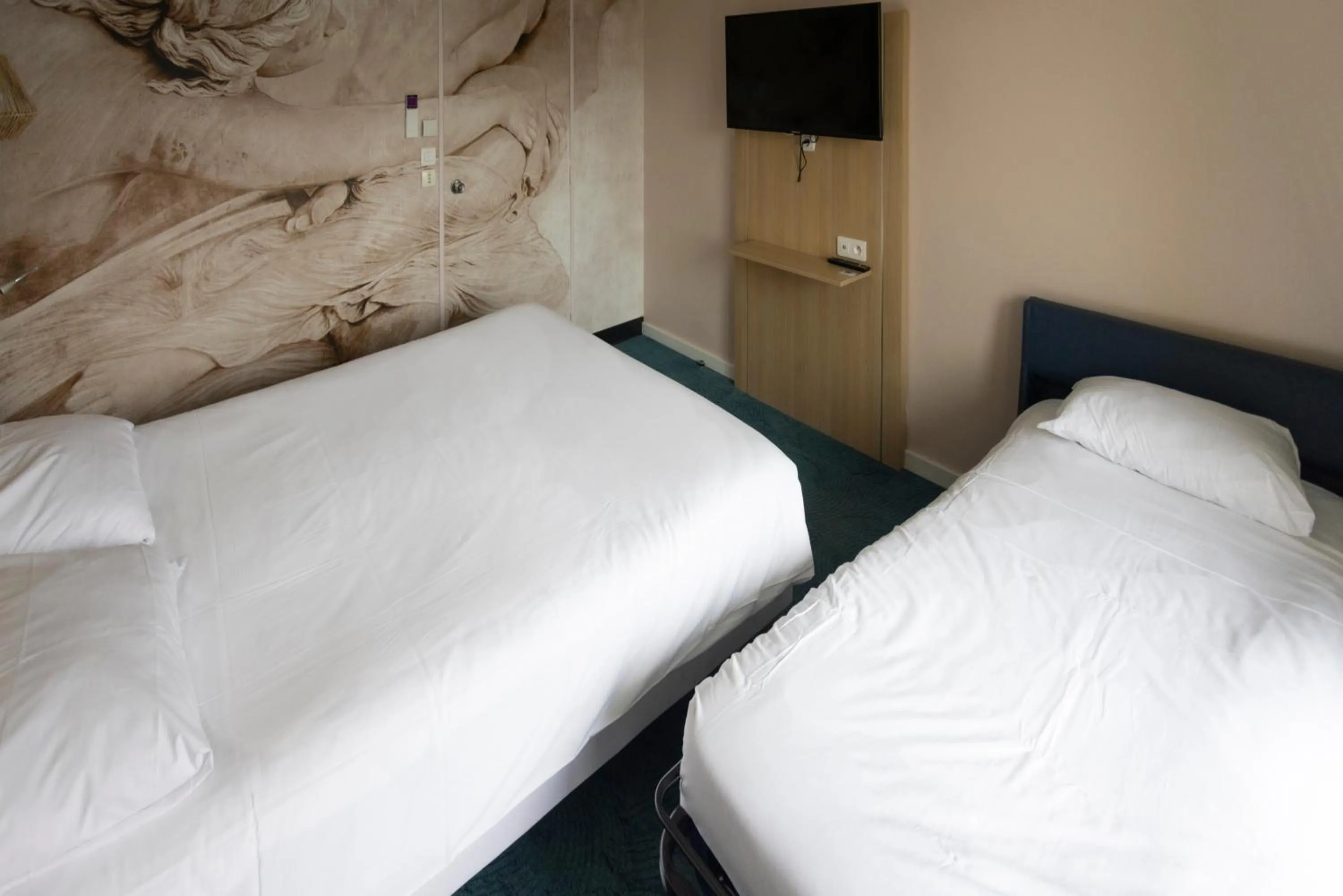Bed in ibis Styles Chinon