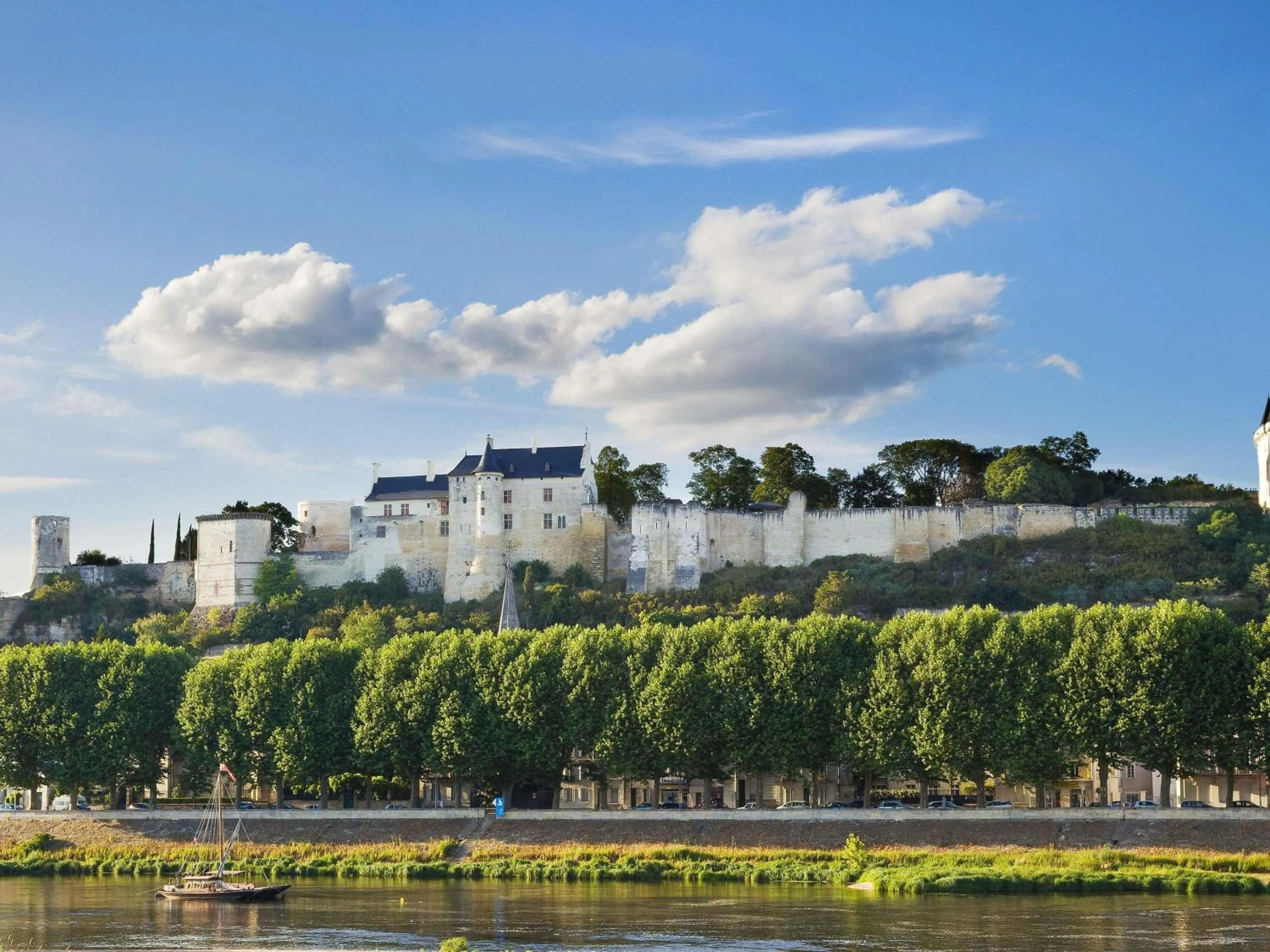 Bedroom in ibis Styles Chinon