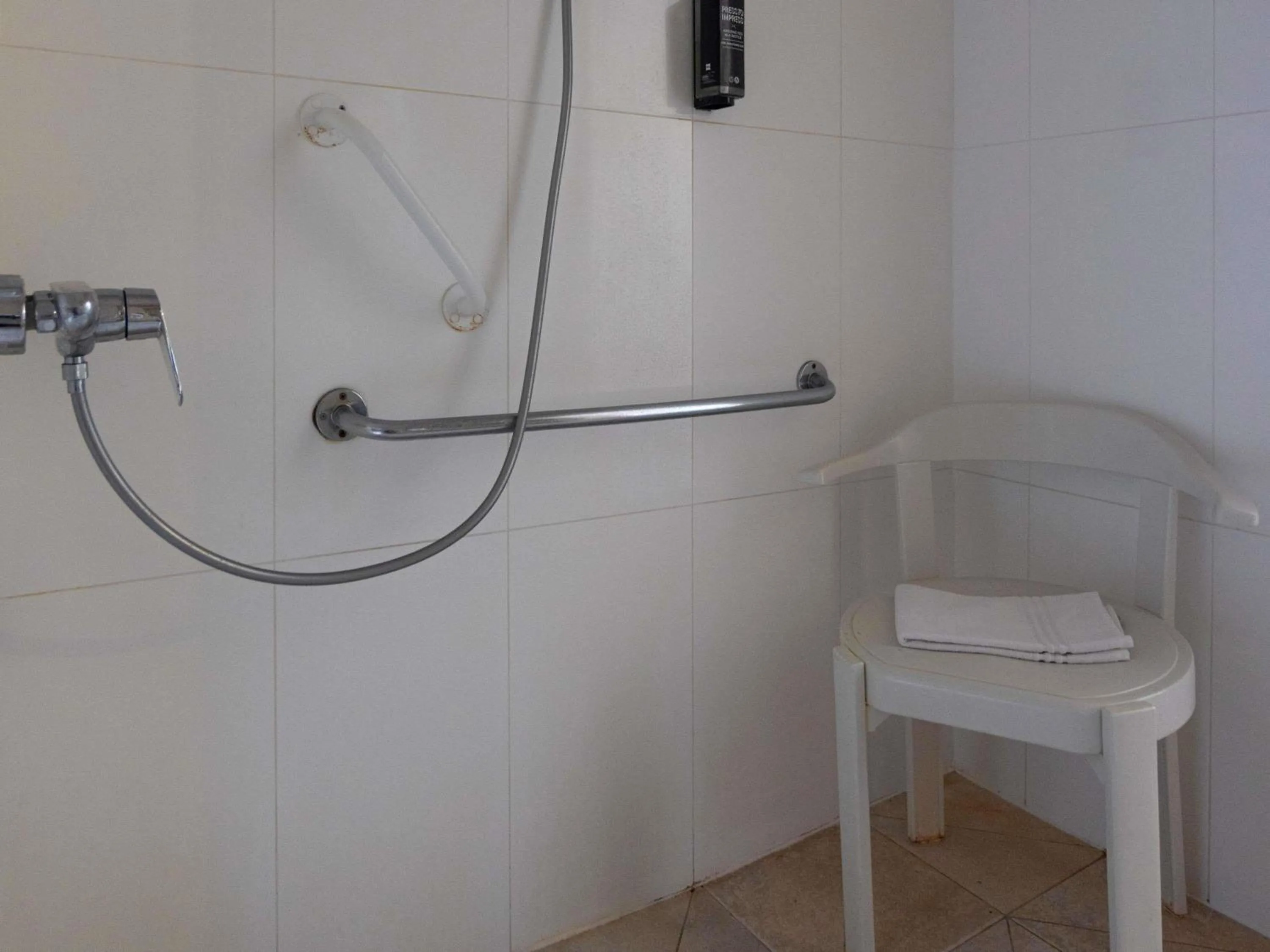 Bedroom in ibis Styles Chinon