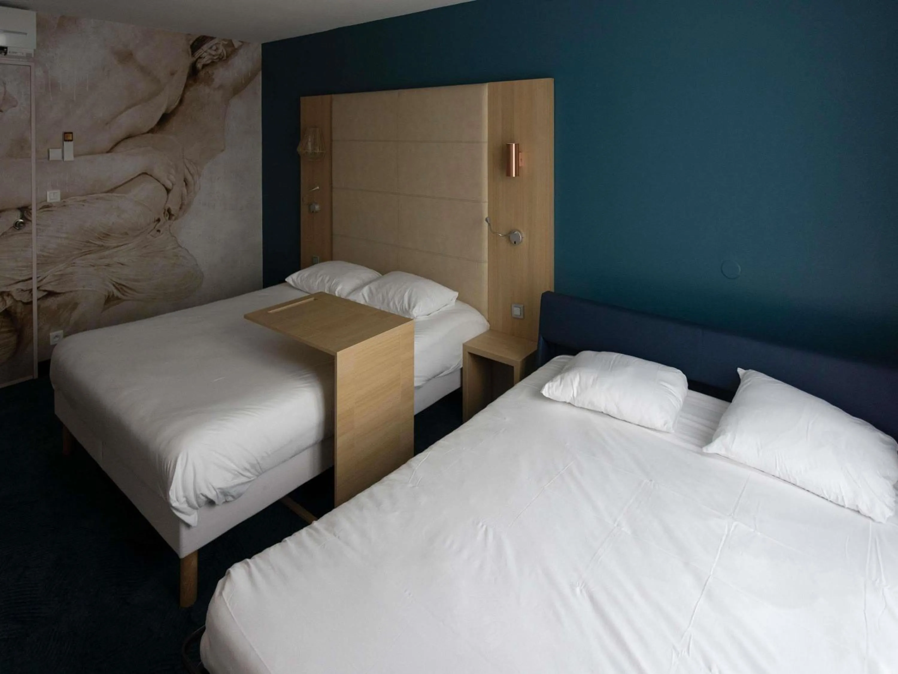 Bedroom, Bed in ibis Styles Chinon