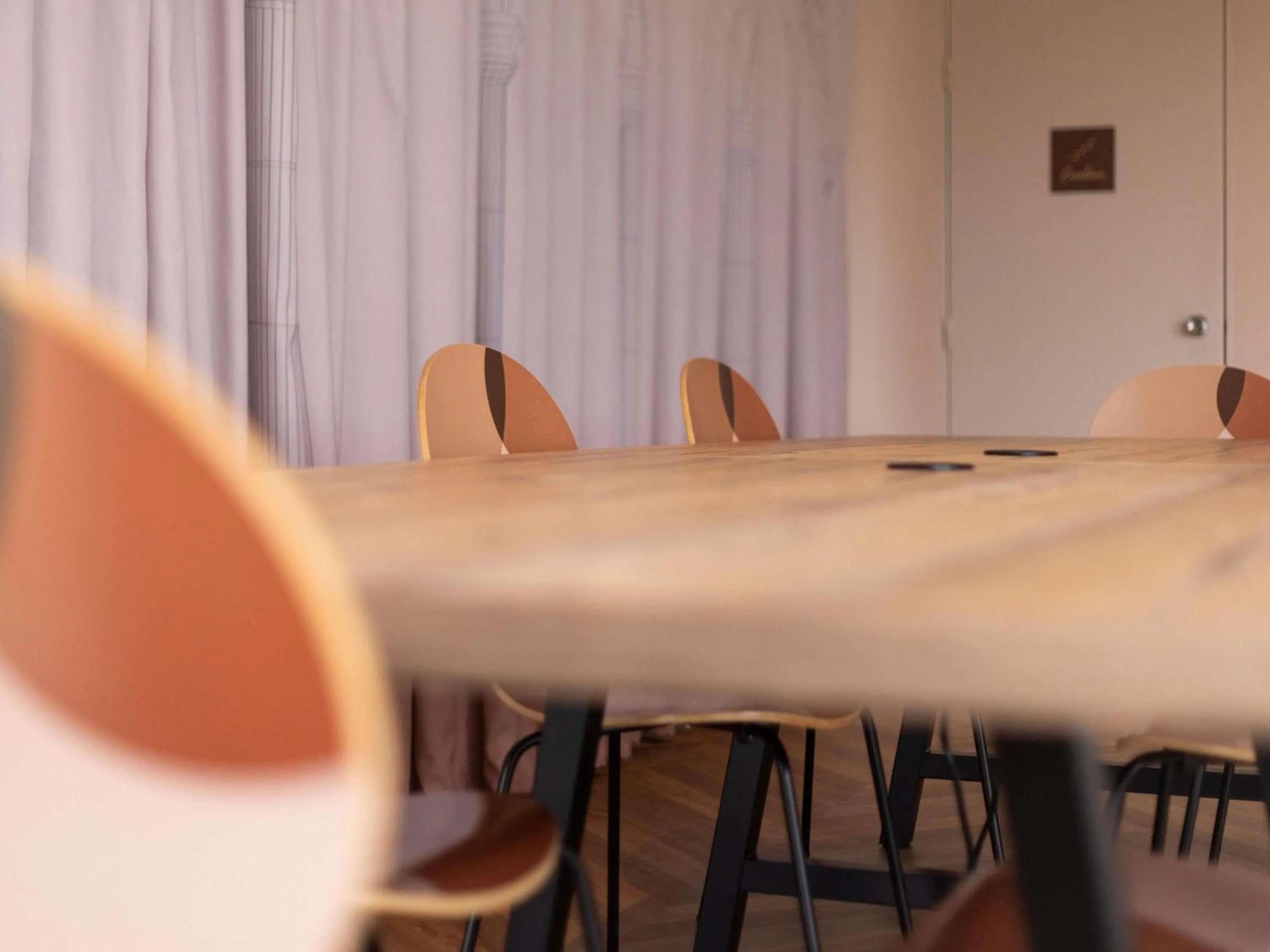 Meeting/conference room in ibis Styles Chinon