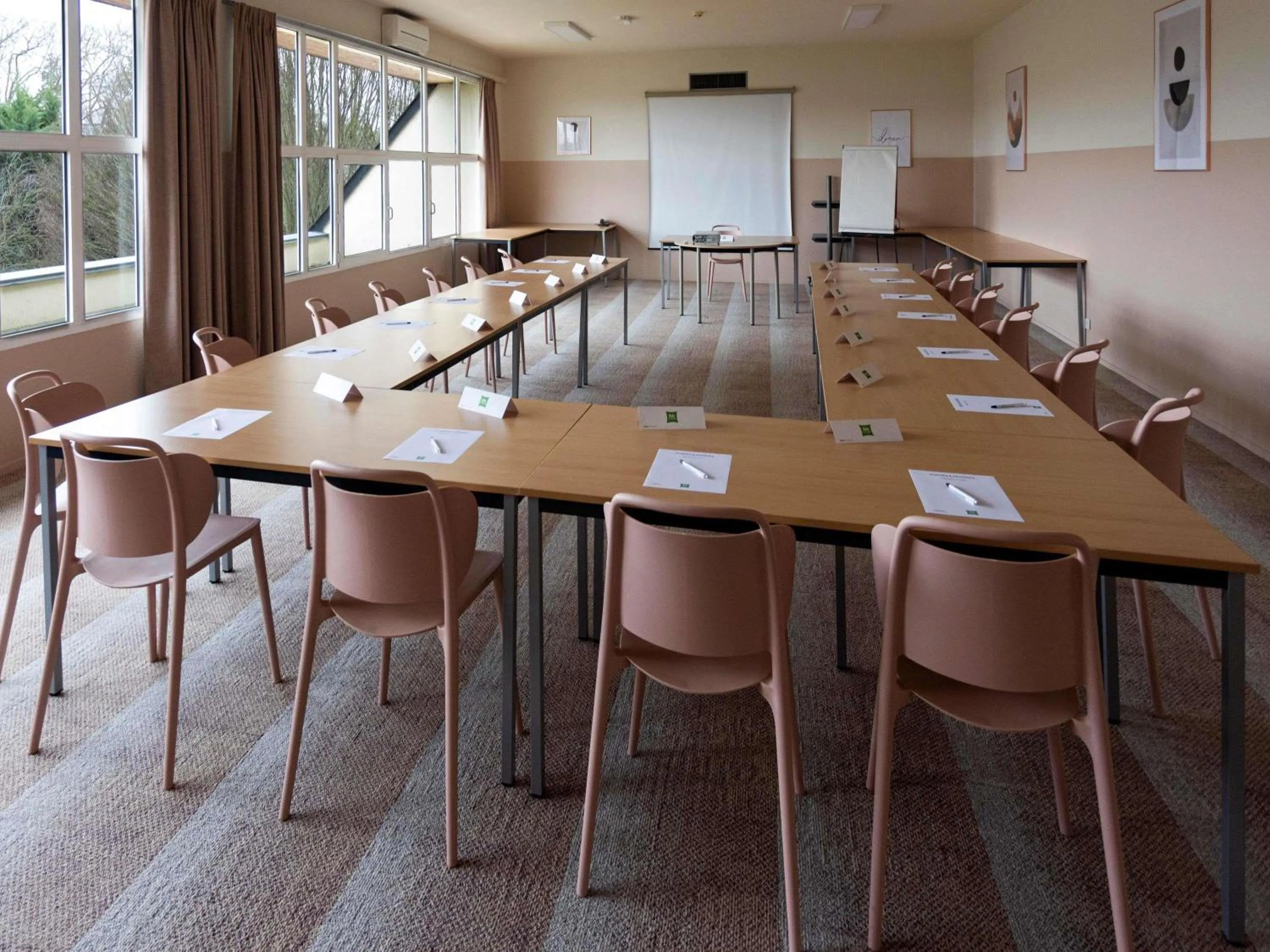 Meeting/conference room in ibis Styles Chinon