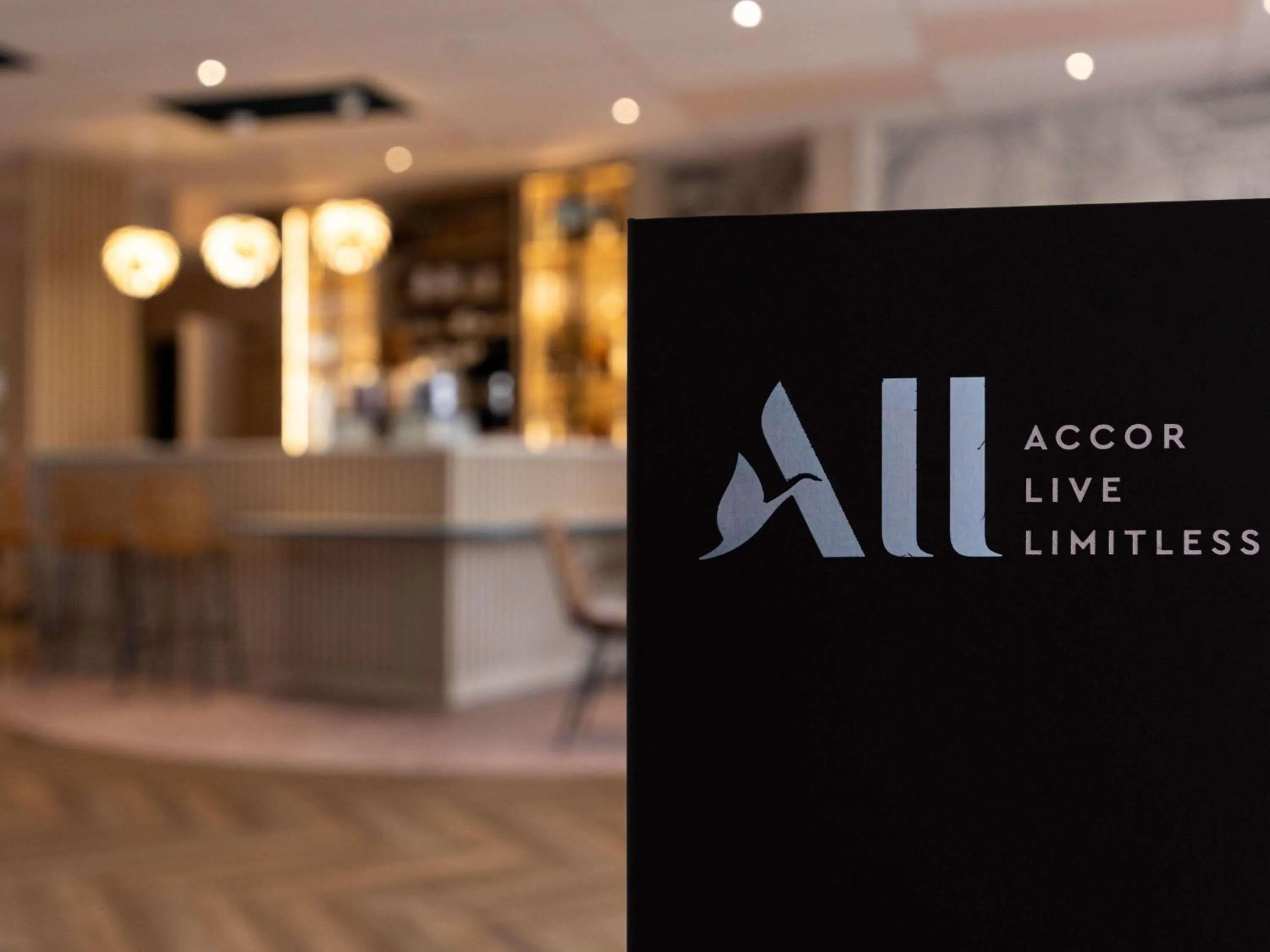 Lounge or bar in ibis Styles Chinon