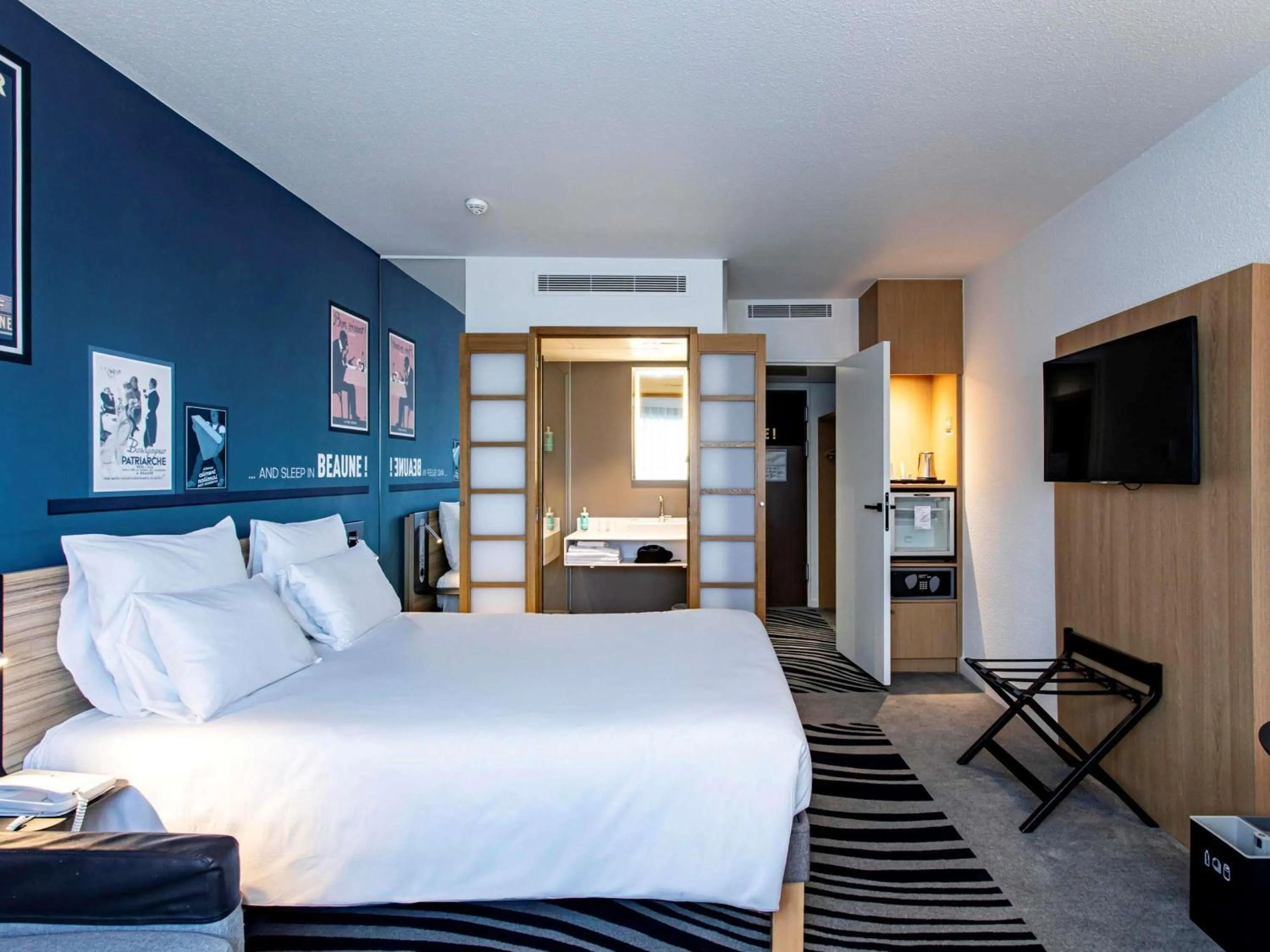 Bedroom, Bed in Novotel Beaune