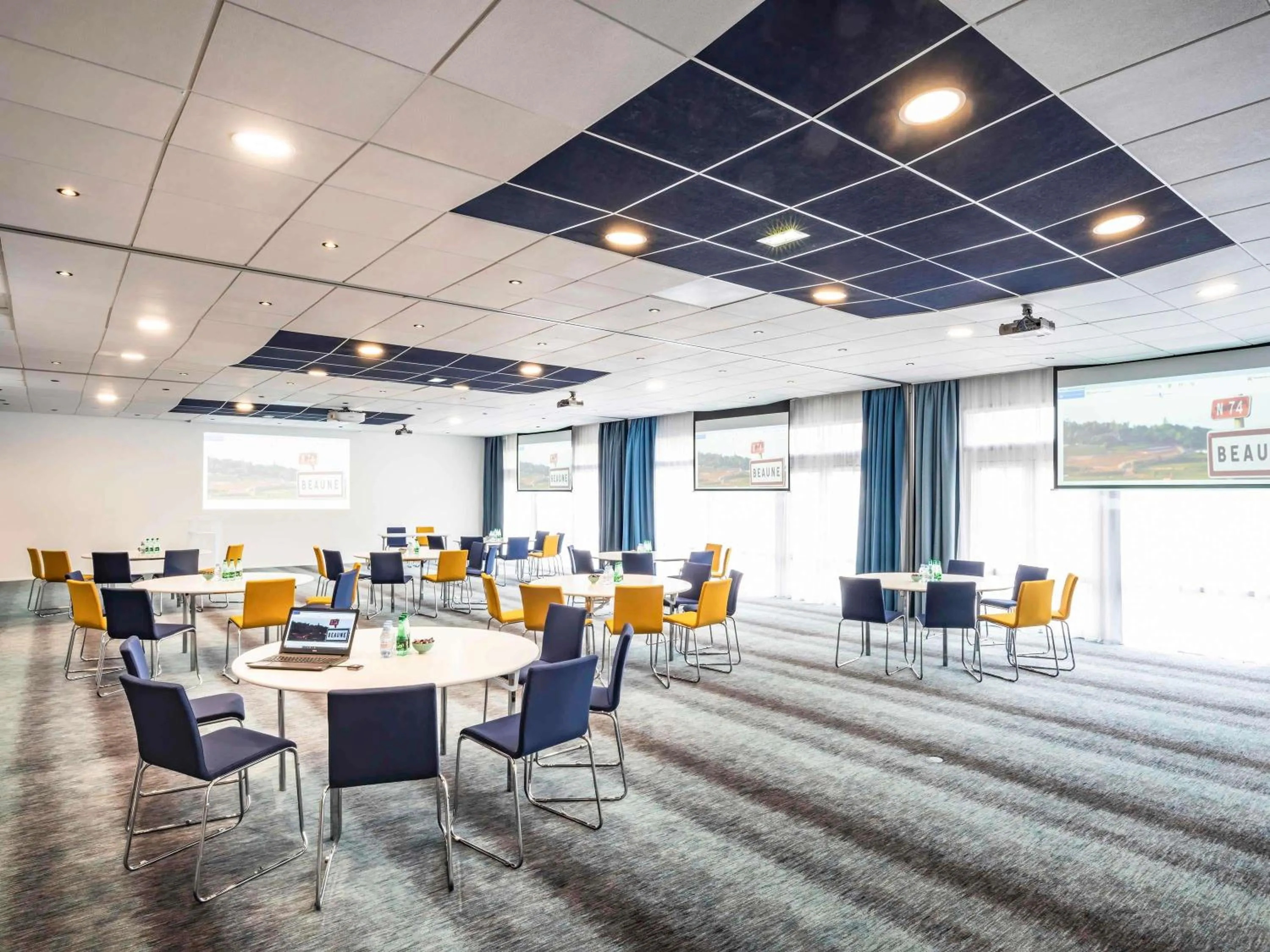 Meeting/conference room in Novotel Beaune