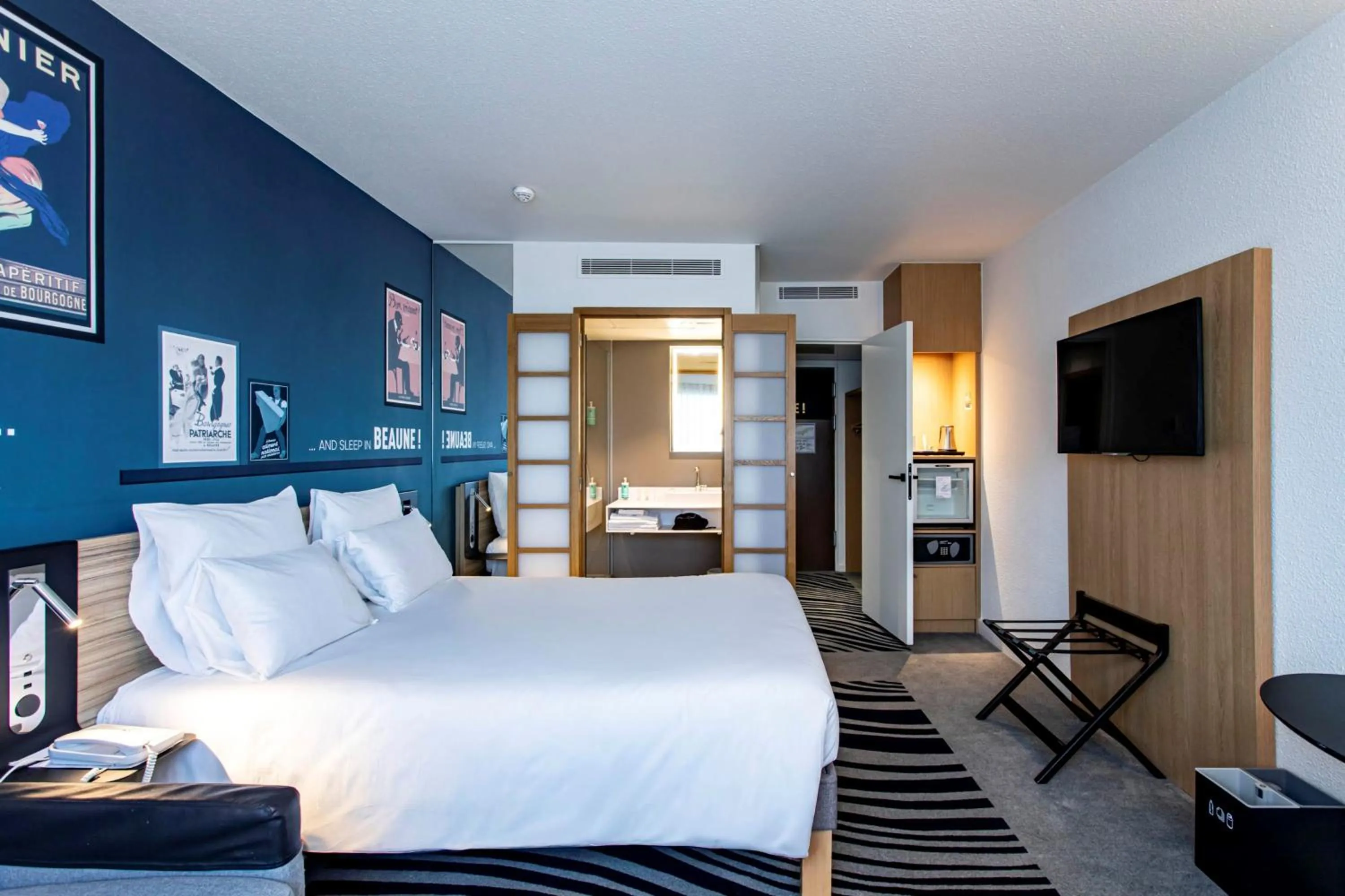 Bed in Novotel Beaune