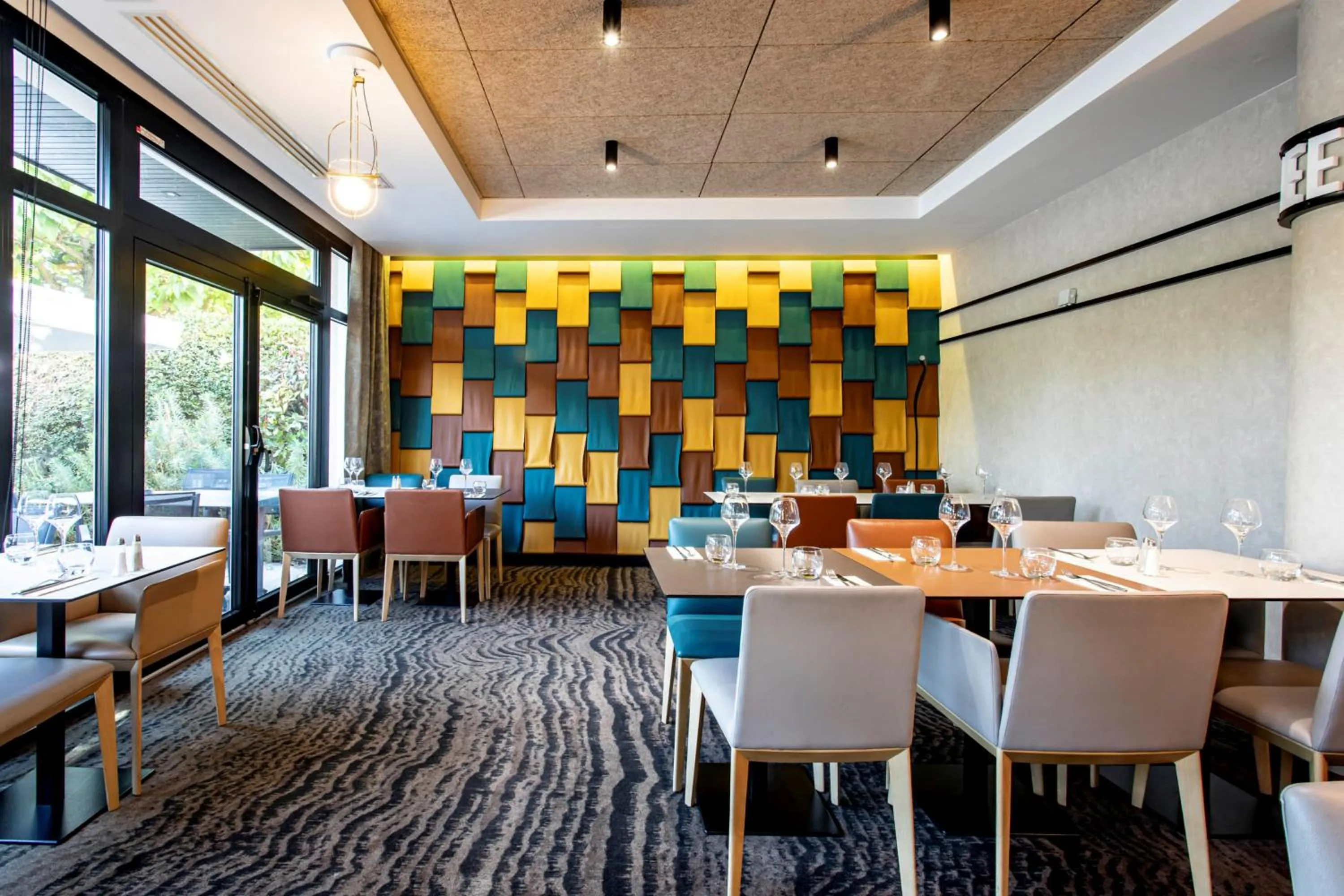 Restaurant/places to eat in Novotel Beaune