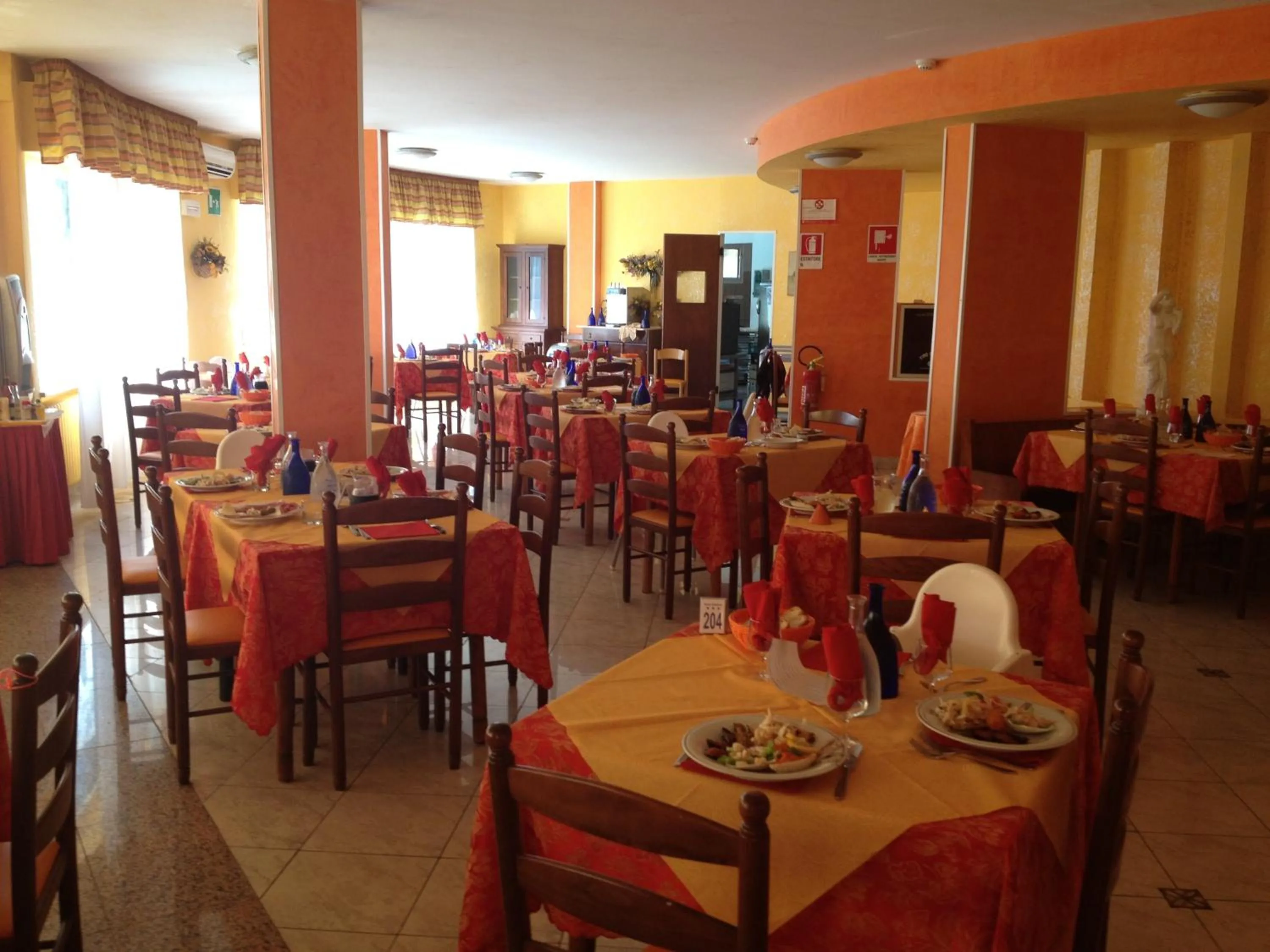 Restaurant/places to eat in Hotel Albatros