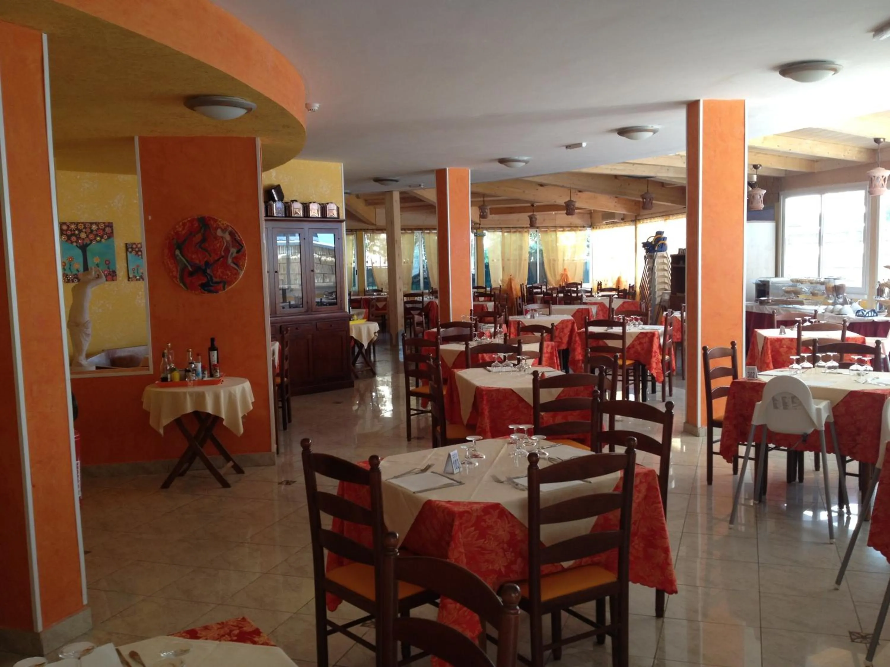 Restaurant/places to eat in Hotel Albatros