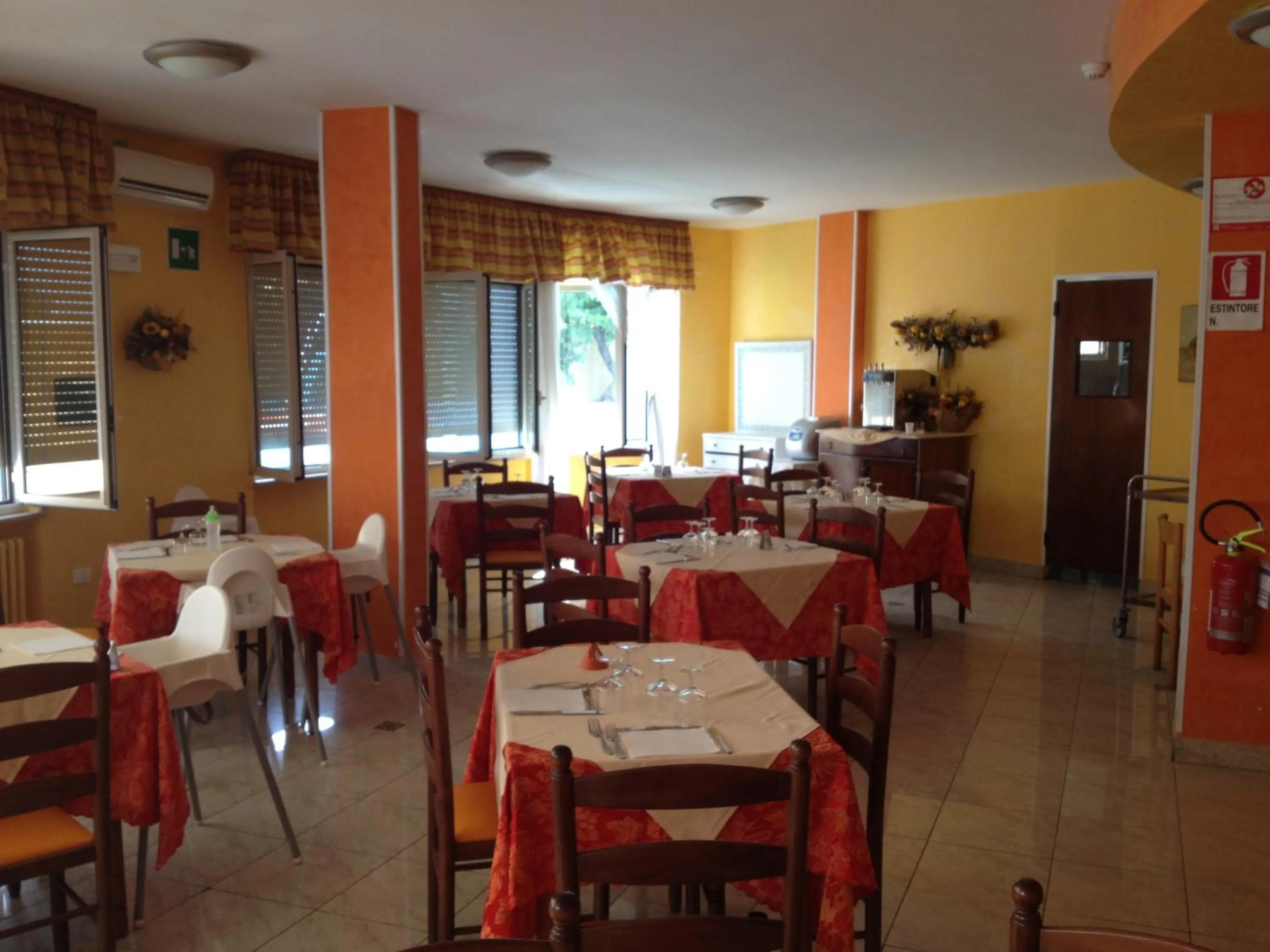Restaurant/places to eat in Hotel Albatros