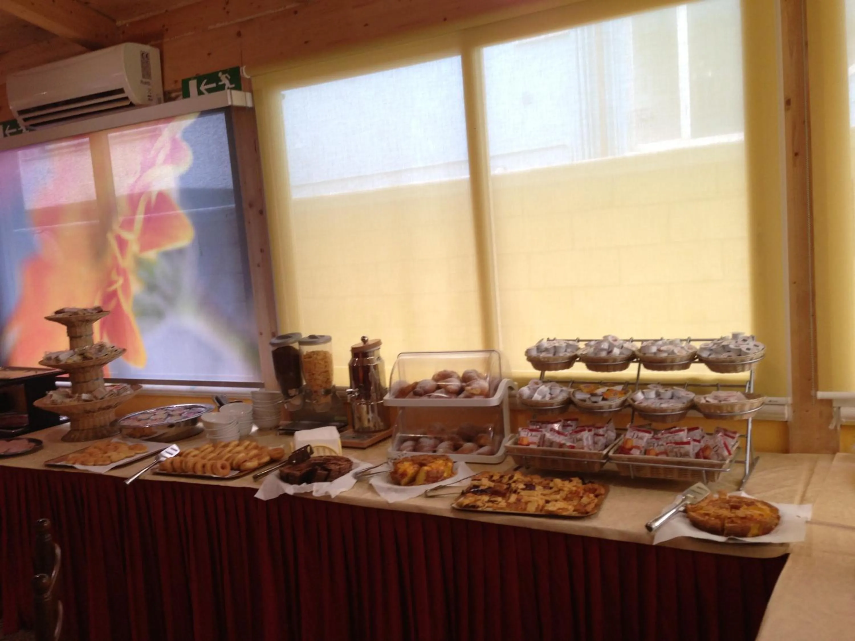 Buffet breakfast in Hotel Albatros