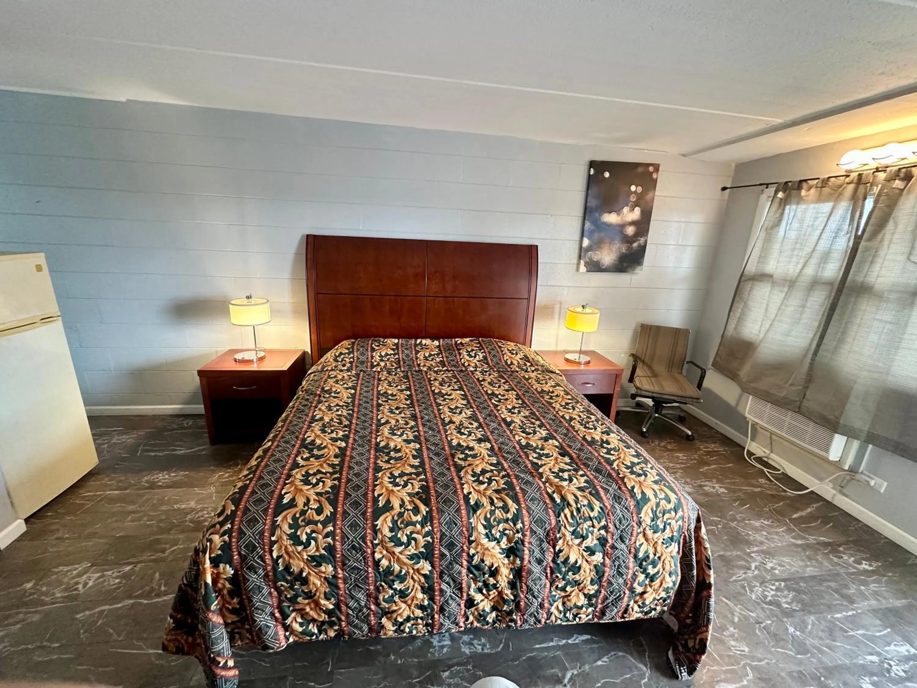 King Bed with Kitchenette Non-Smoking in Des Plaines Motel By OYO O'Hare Airport Chicago