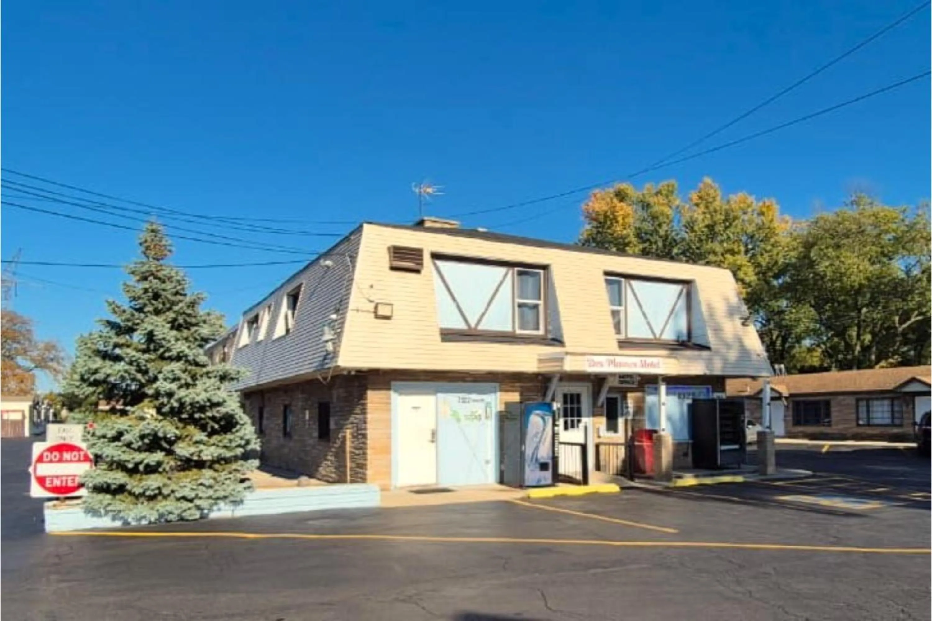 Parking in Des Plaines Motel By OYO O'Hare Airport Chicago