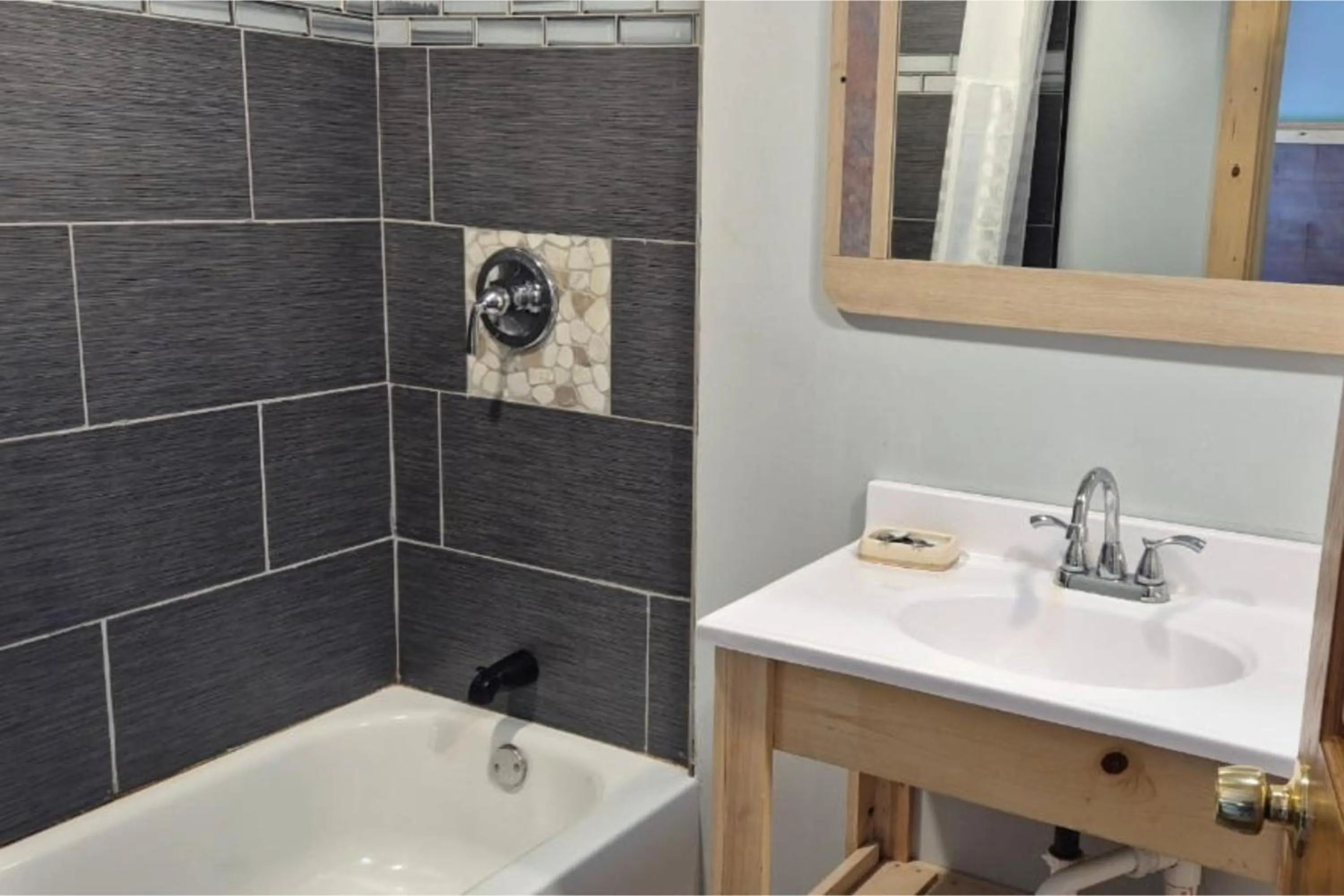 Bathroom in Des Plaines Motel By OYO O'Hare Airport Chicago