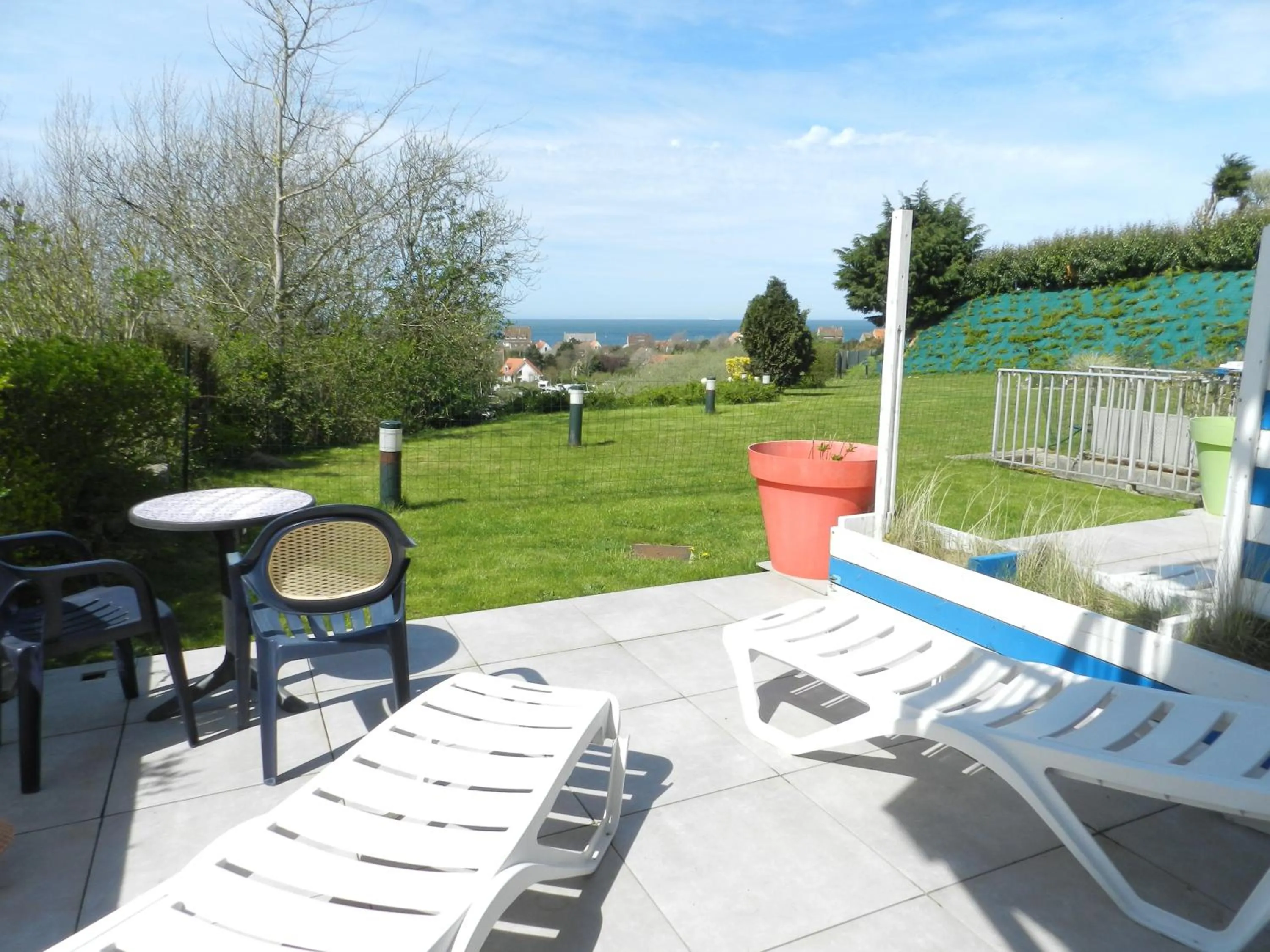 Family Room with Terrace and Garden View (2 Adults + 1 Child) in Hôtel Le Vivier WISSANT - Vue Mer - Côte d'Opale - Baie de Wissant - 2CAPS