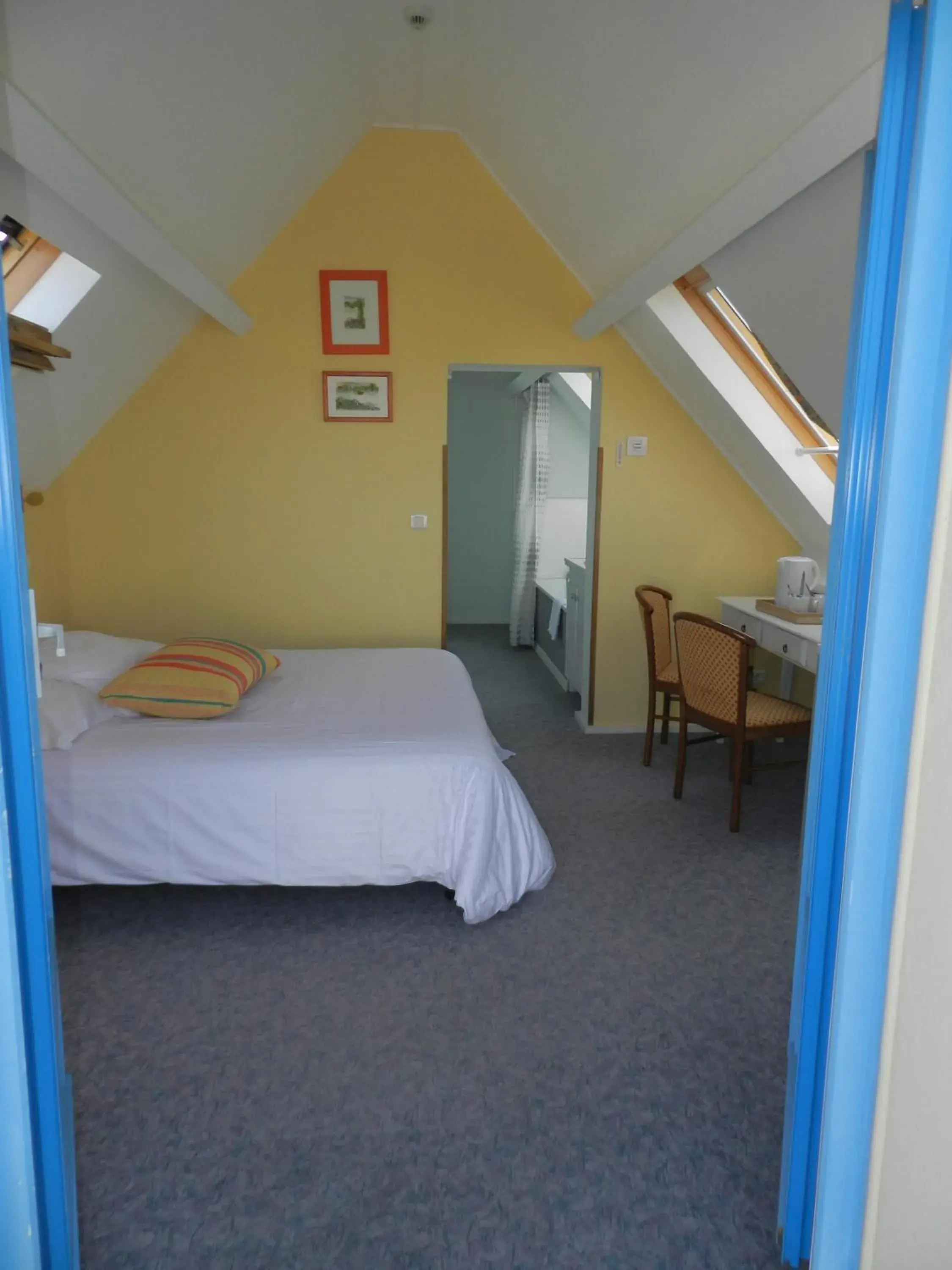 Double Room with Side Sea View in Hôtel Le Vivier WISSANT - Vue Mer - Côte d'Opale - Baie de Wissant - 2CAPS Double Room with Side Sea View in Hôtel Le Vivier WISSANT - Vue Mer - Côte d'Opale - Baie de Wissant - 2CAPS