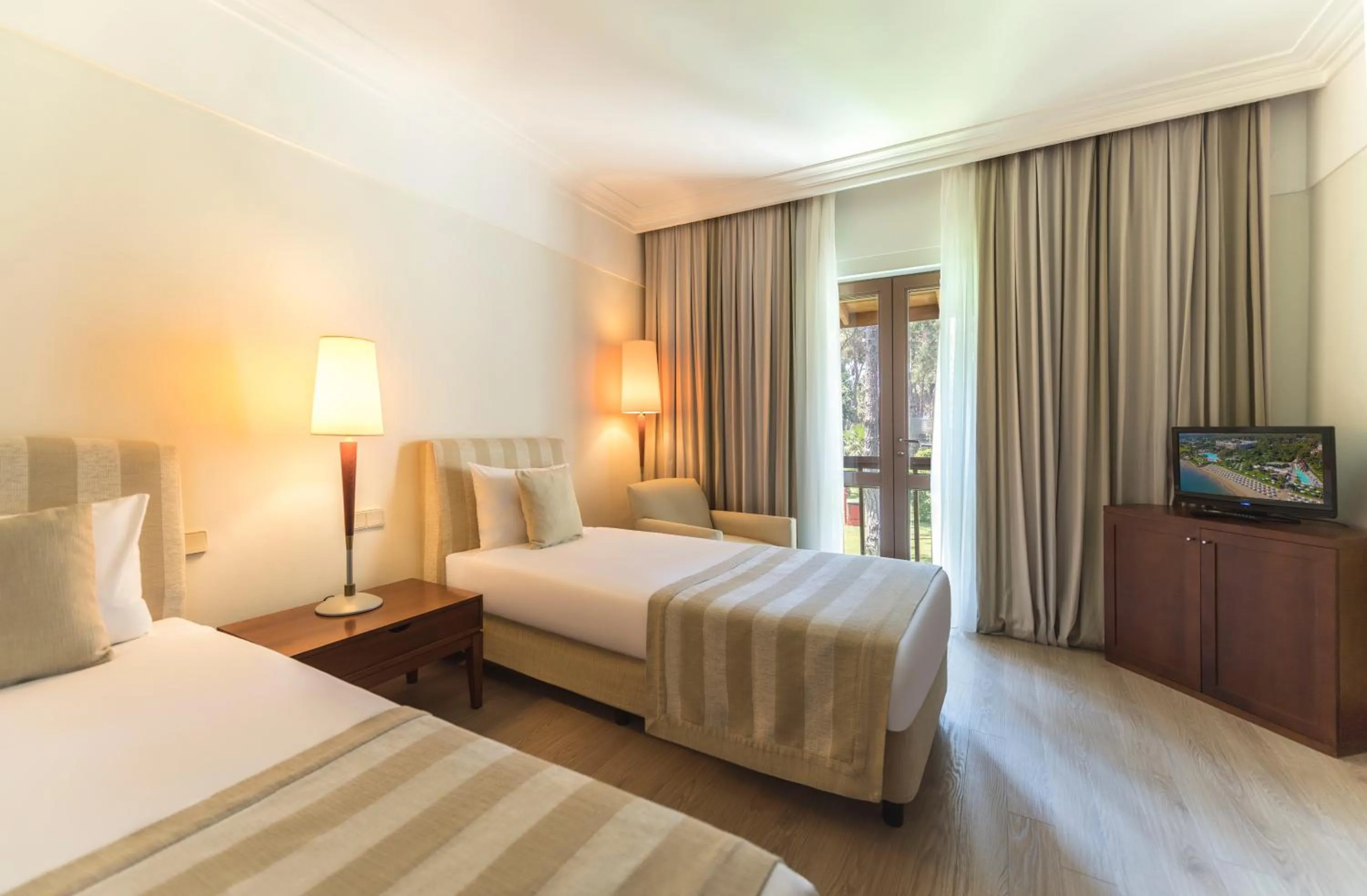 Bedroom, Bed in Turquoise Hotel