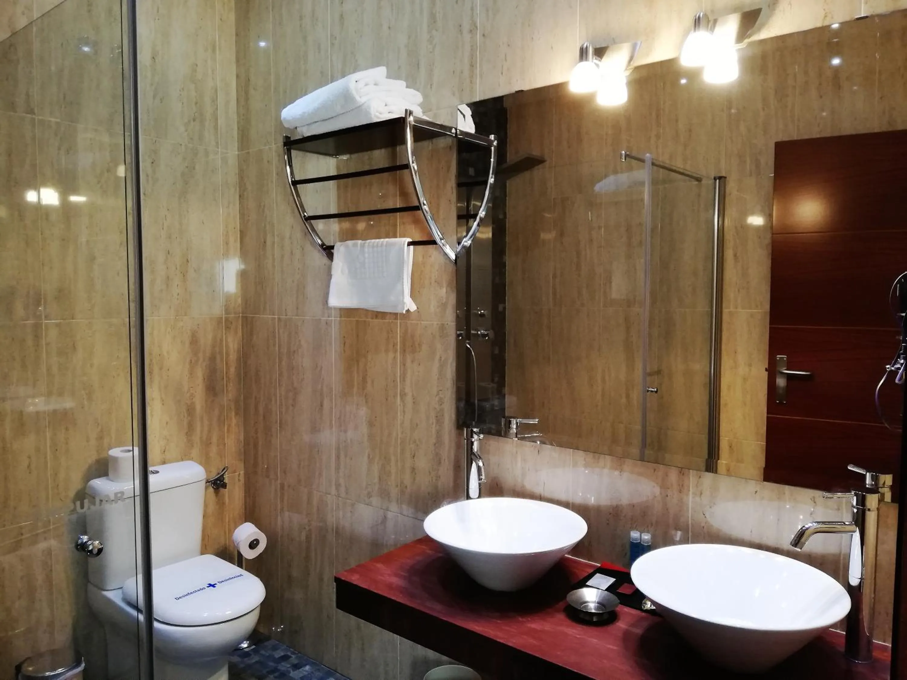 Toilet in Hotel LB Lebrija by MA 22 Puntos