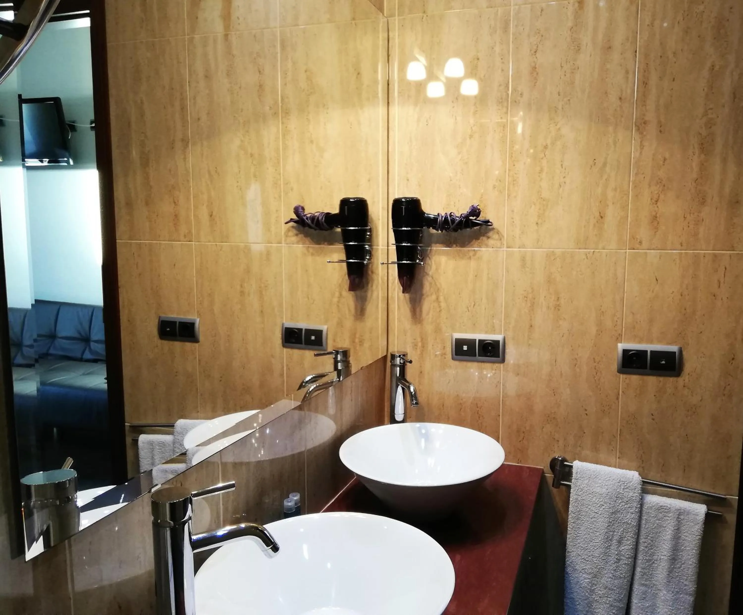 Toilet in Hotel LB Lebrija by MA 22 Puntos