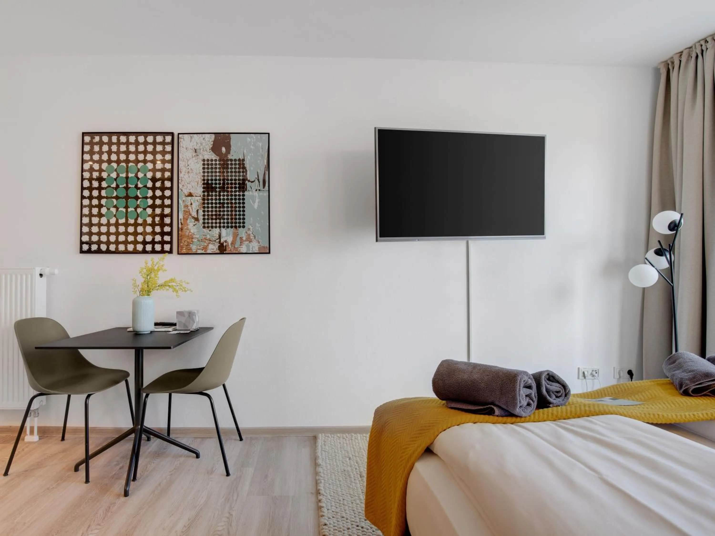 TV and multimedia, Bed in Limehome Essen Kibbelstraße