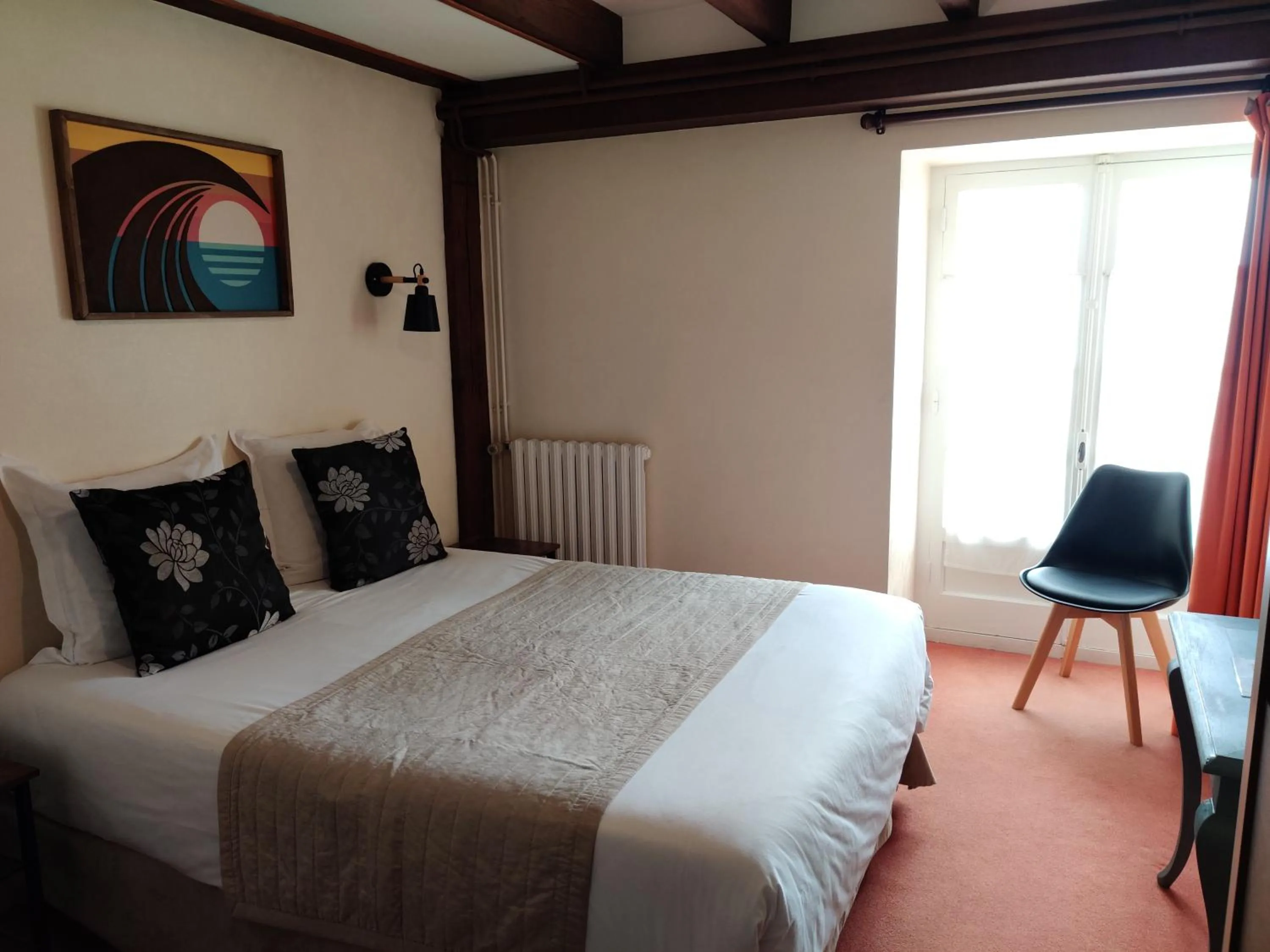 Bed in Hotel Du Tertre