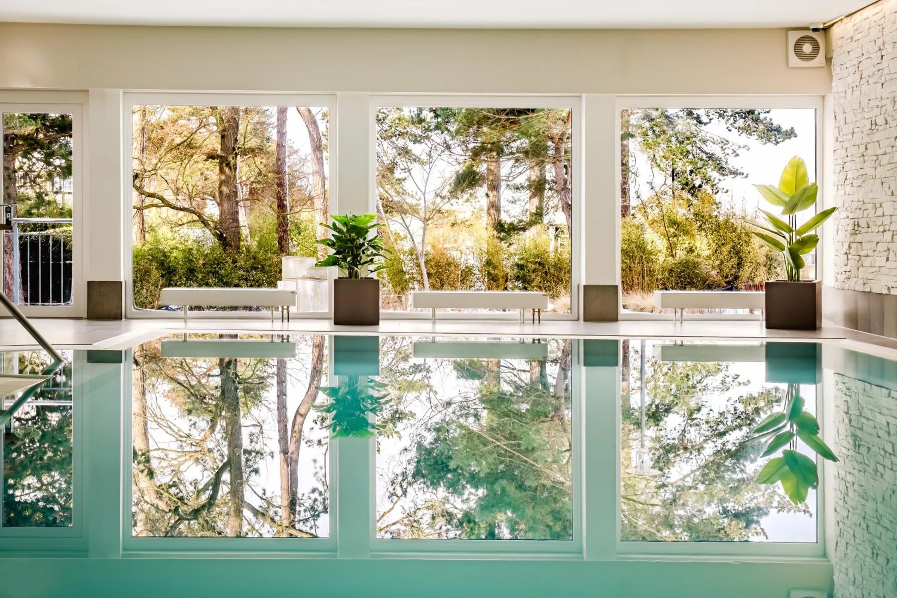 Swimming pool in Hotel Bellevue