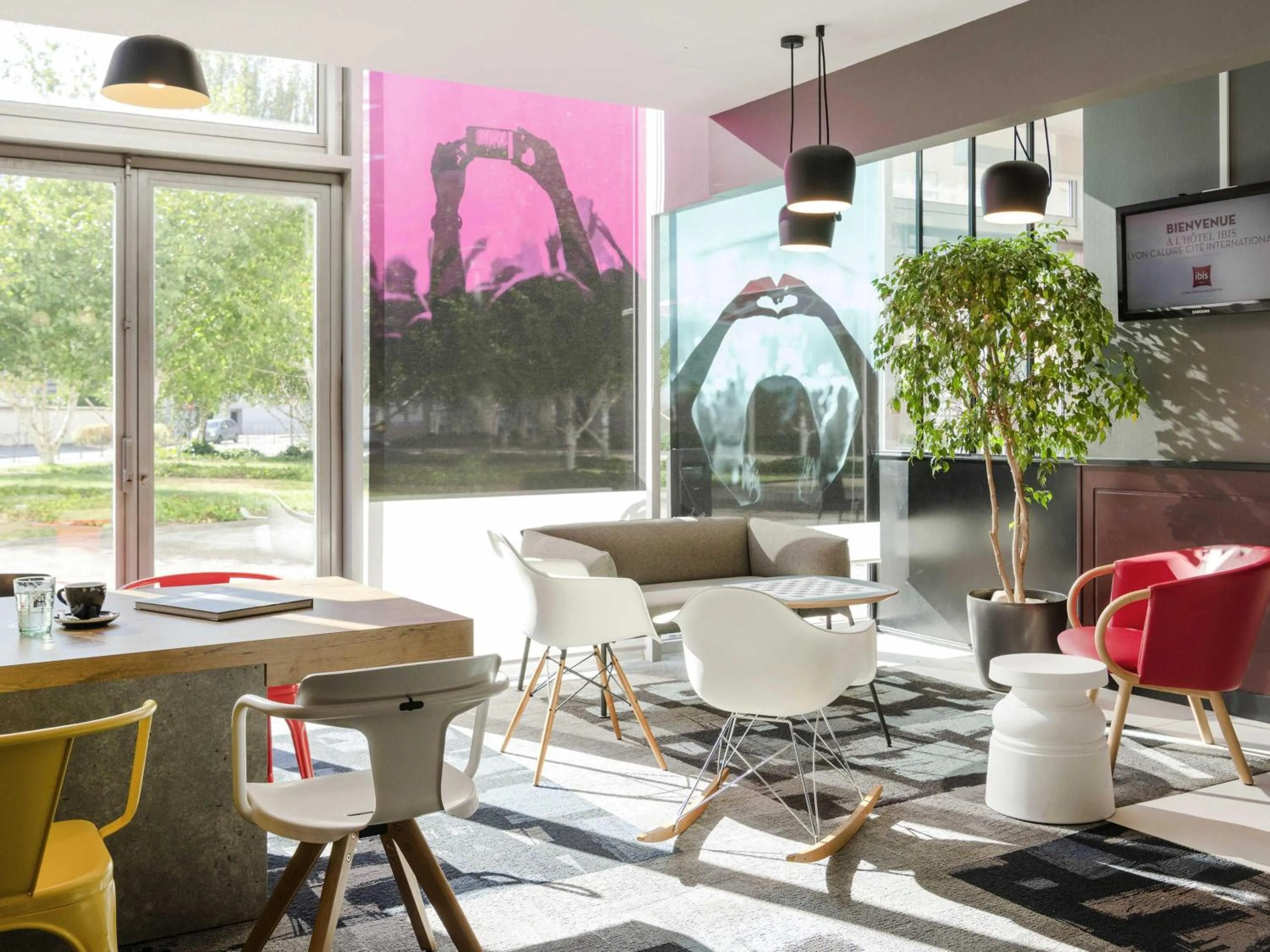 Lounge or bar in ibis Lyon Caluire Cité Internationale