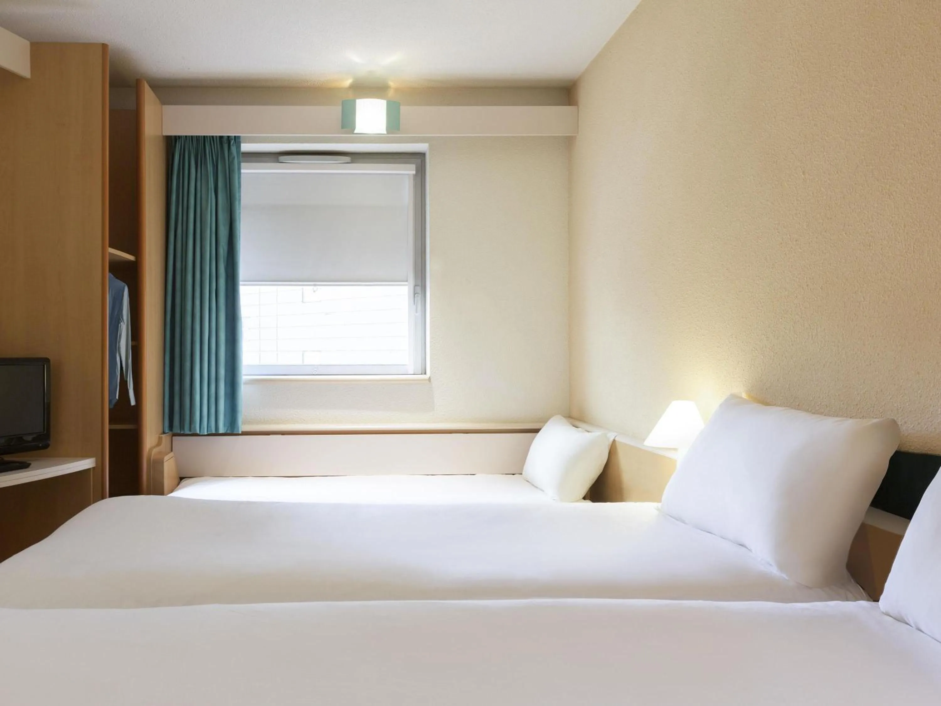 Bedroom, Bed in ibis Lyon Caluire Cité Internationale