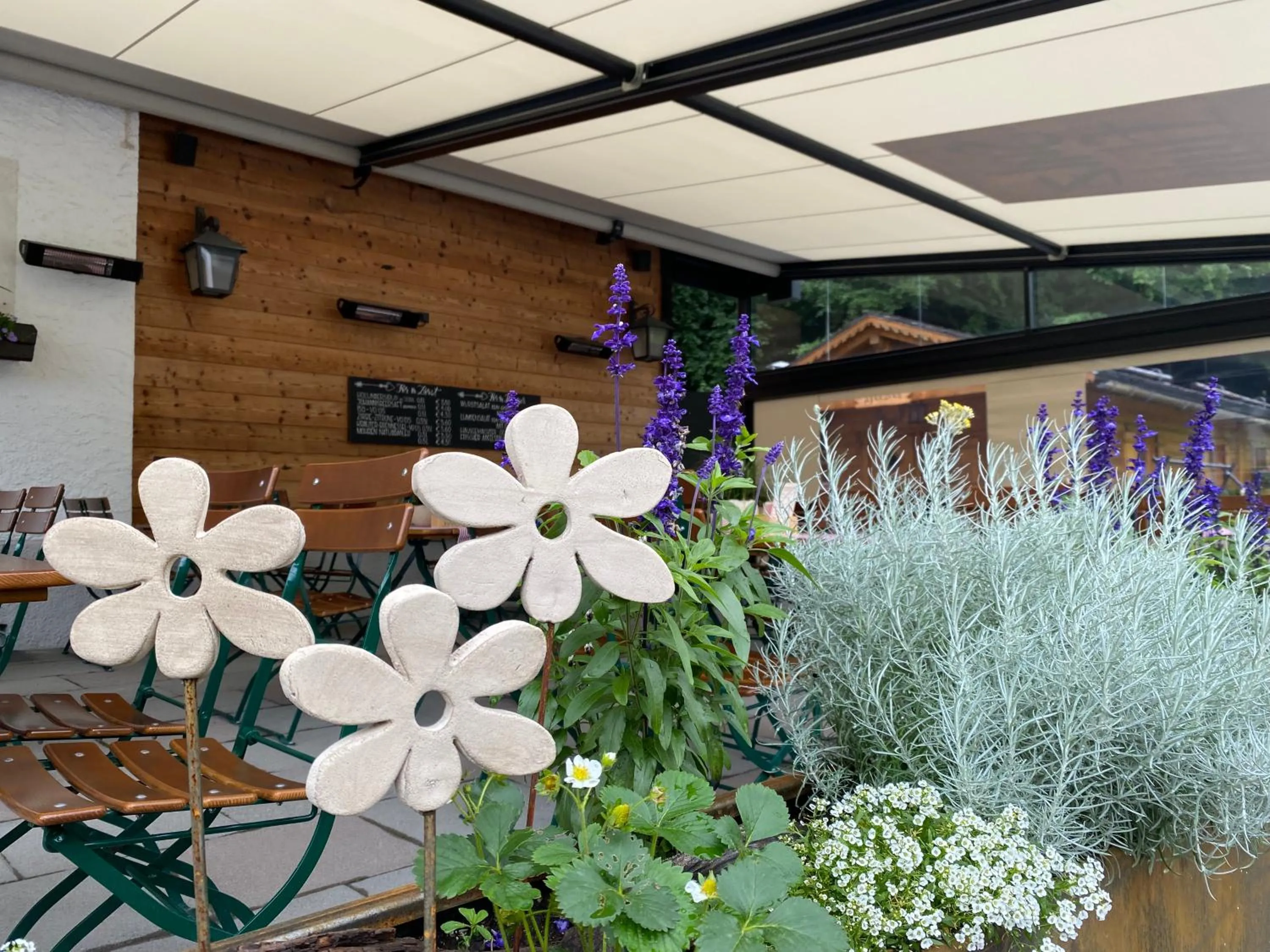 Restaurant/places to eat in Gasthaus Sulzfluh