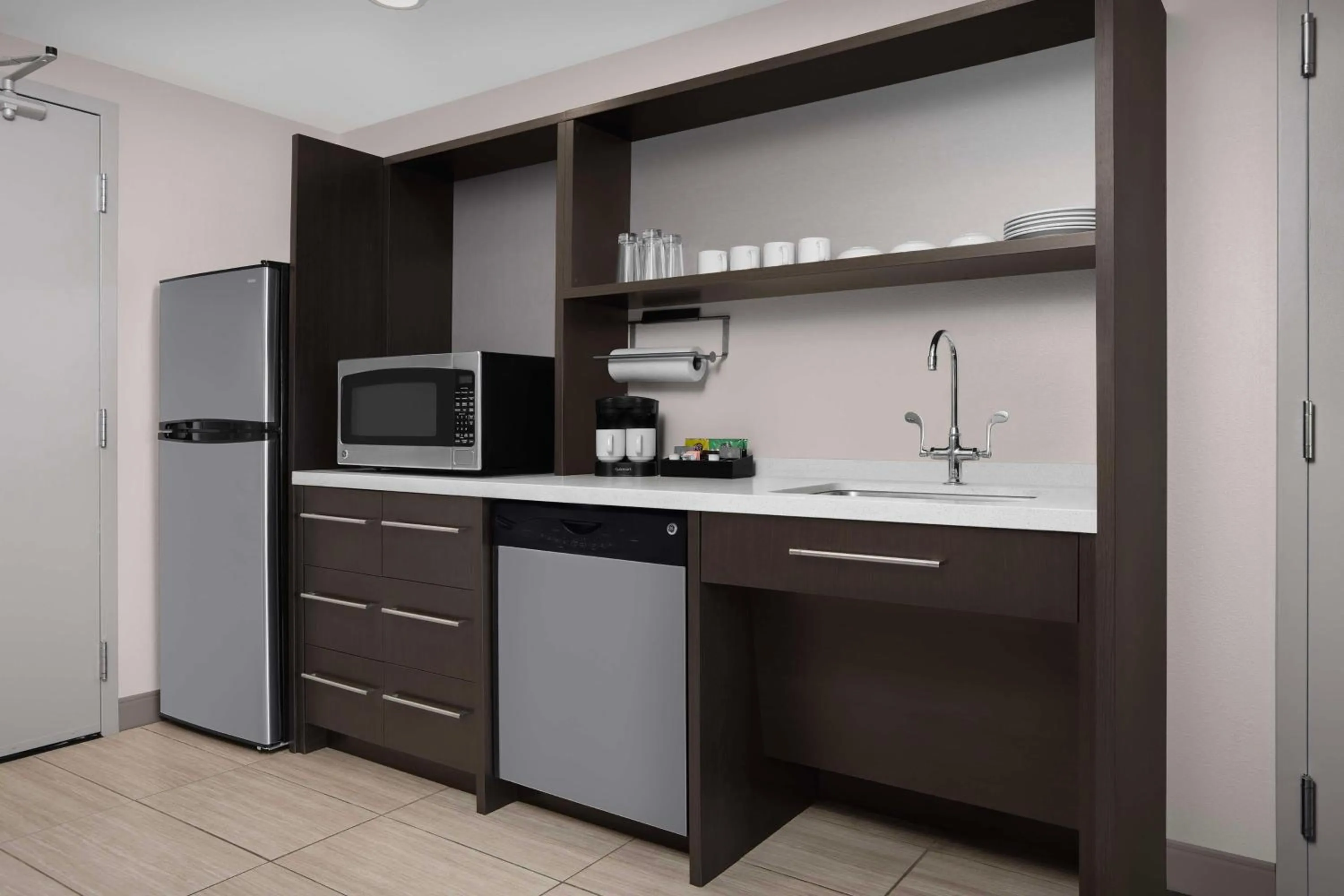 Kitchen or kitchenette in Home2 Suites by Hilton Pittsburgh - McCandless, PA