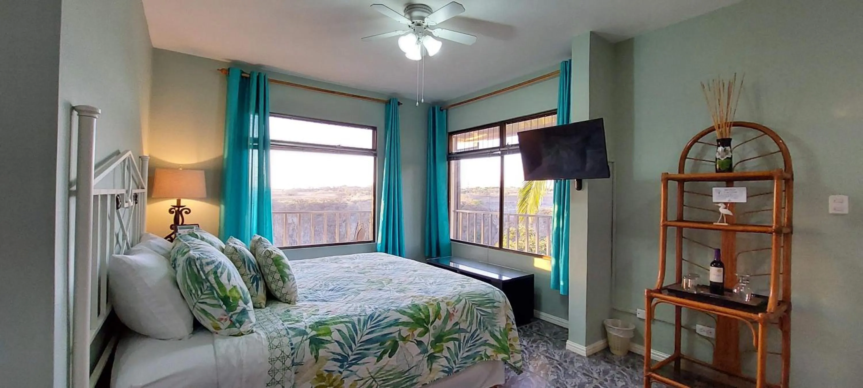 Photo of the whole room, Bed in Vista Canyon Inn