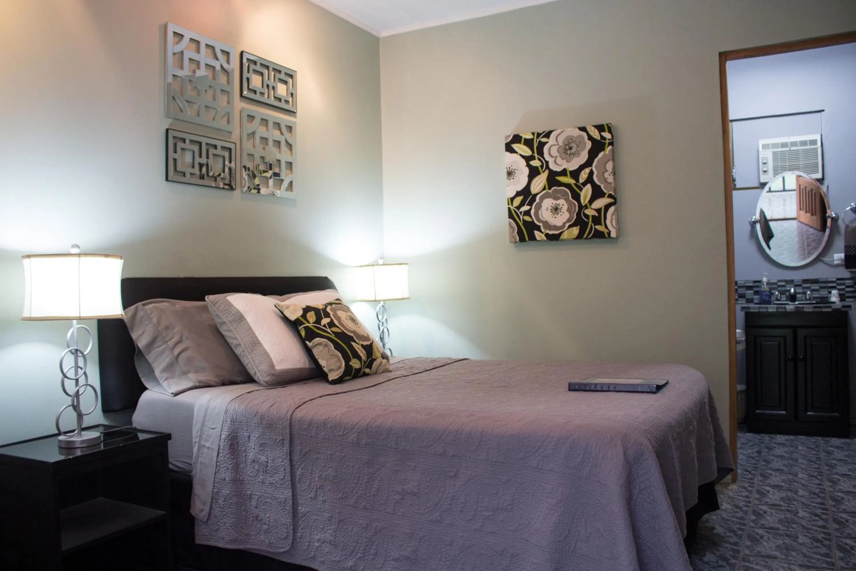 Photo of the whole room, Bed in Vista Canyon Inn