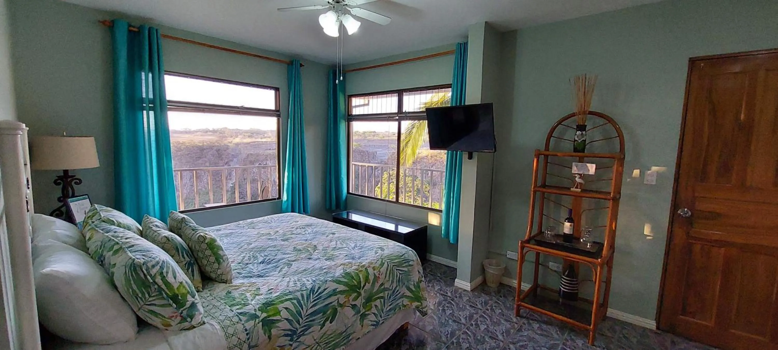 Photo of the whole room, Bed in Vista Canyon Inn