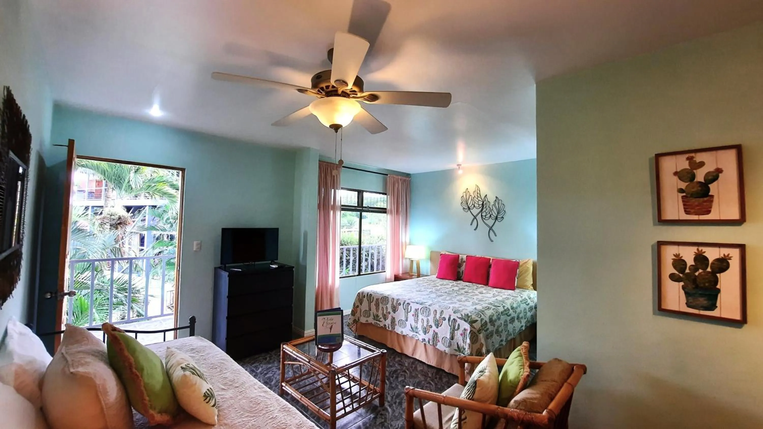 Bedroom, Bed in Vista Canyon Inn