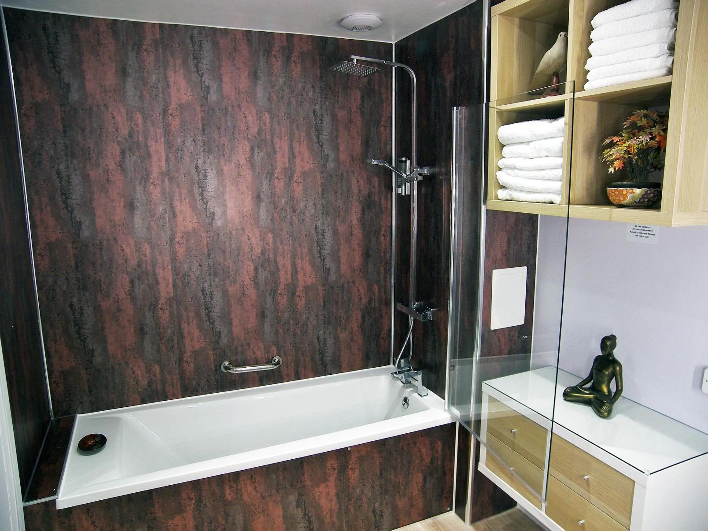 Bathroom in Beaverhall Apartments