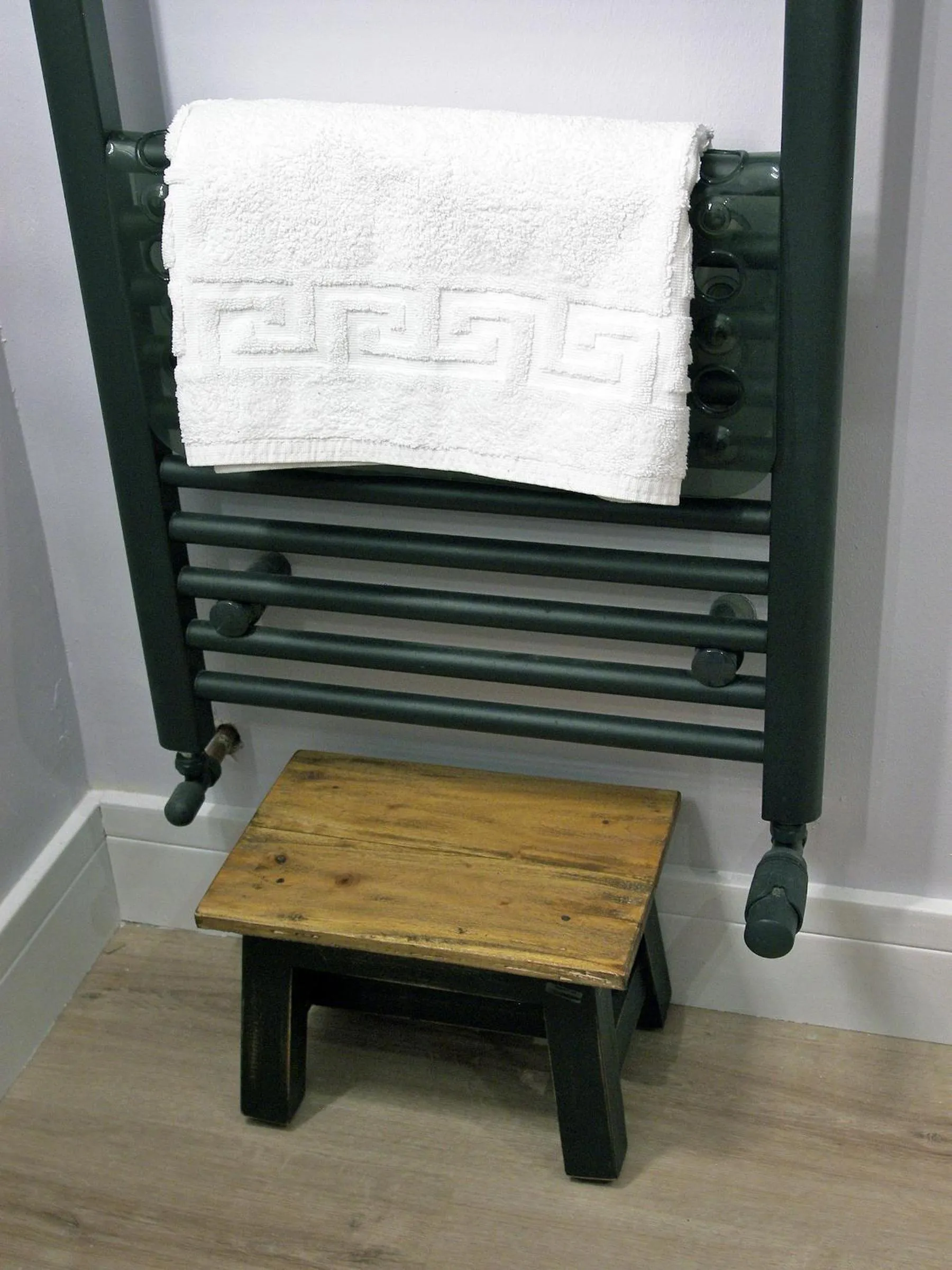 Bathroom in Beaverhall Apartments