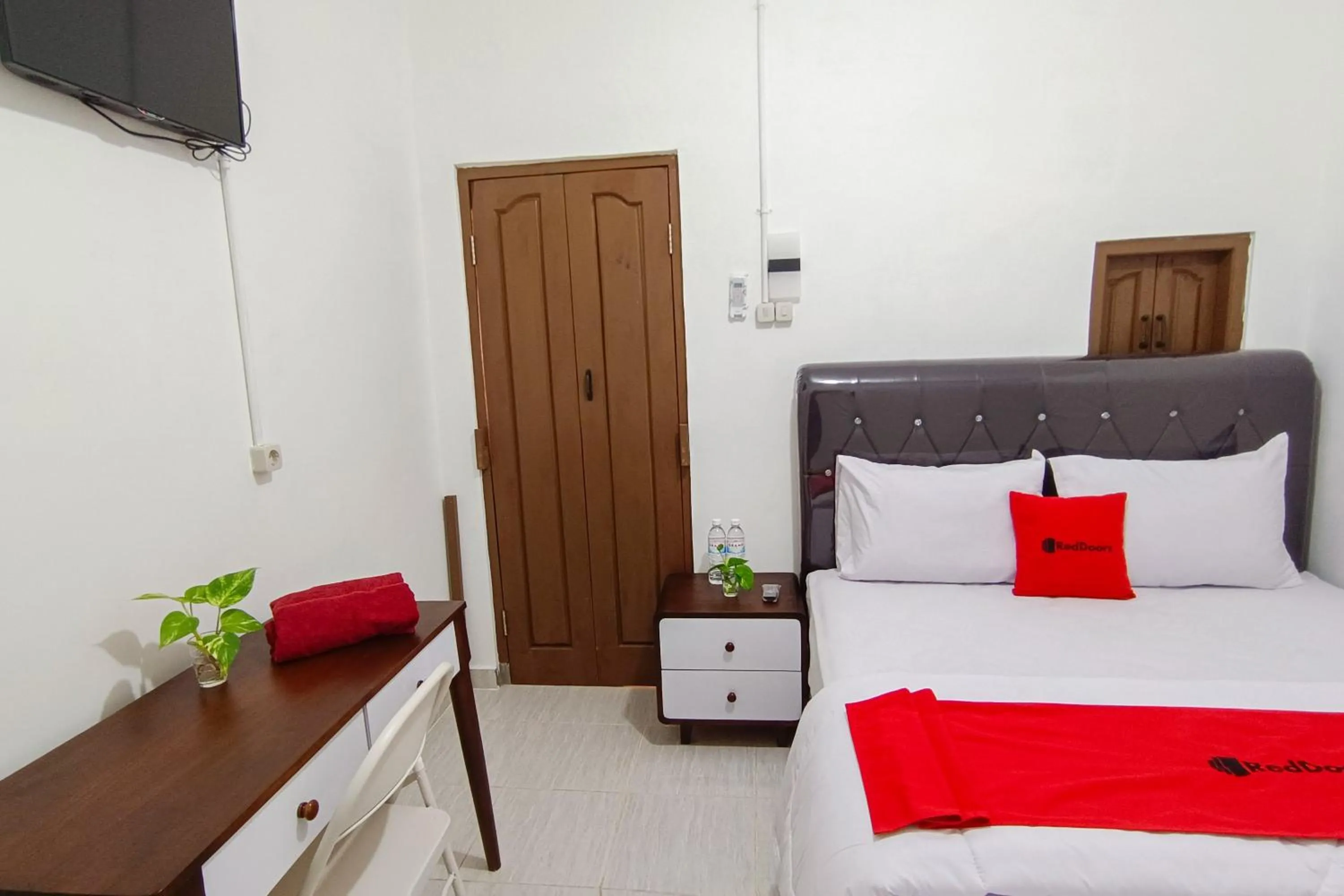 Bed in RedDoorz at Kubu Selem Lampung