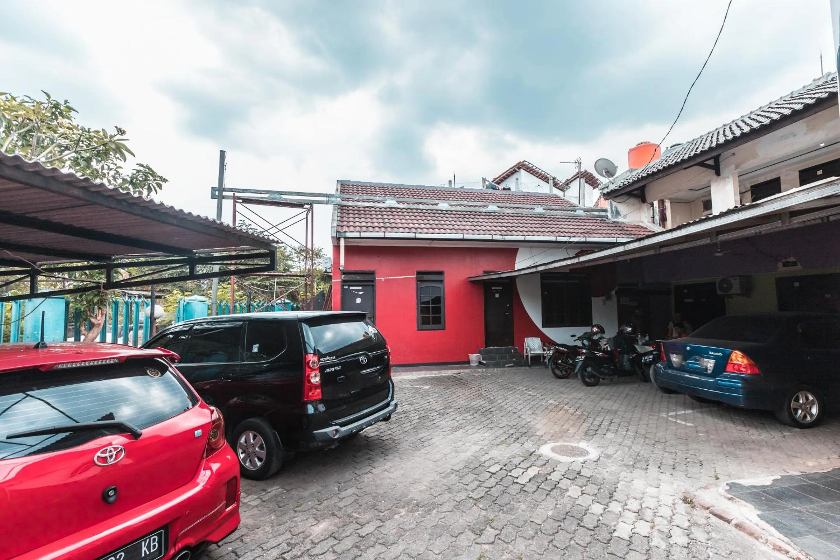 Property building in OYO 947 Angel Home Stay Syariah Near Atrium Pondok Gede, Museum Monumen Pancasila, Taman Mini