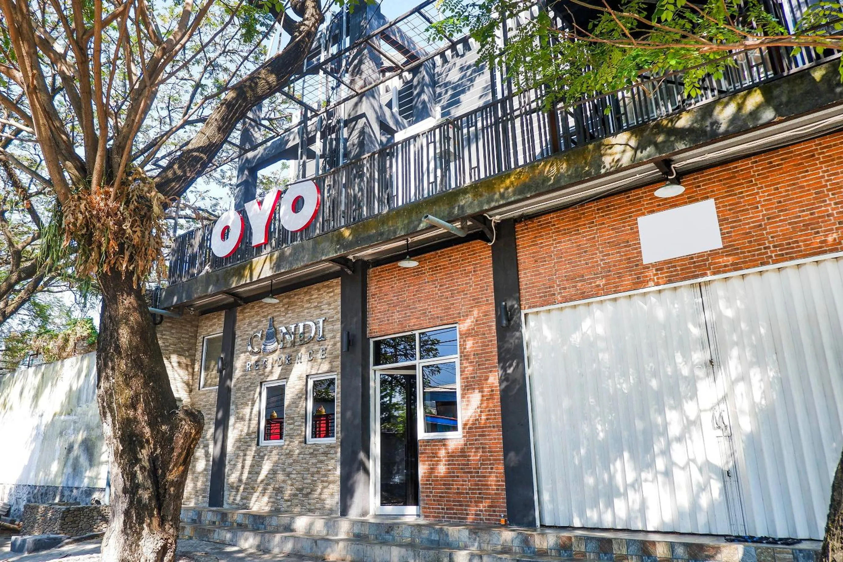 Facade/entrance in Hotel O Candi Residence