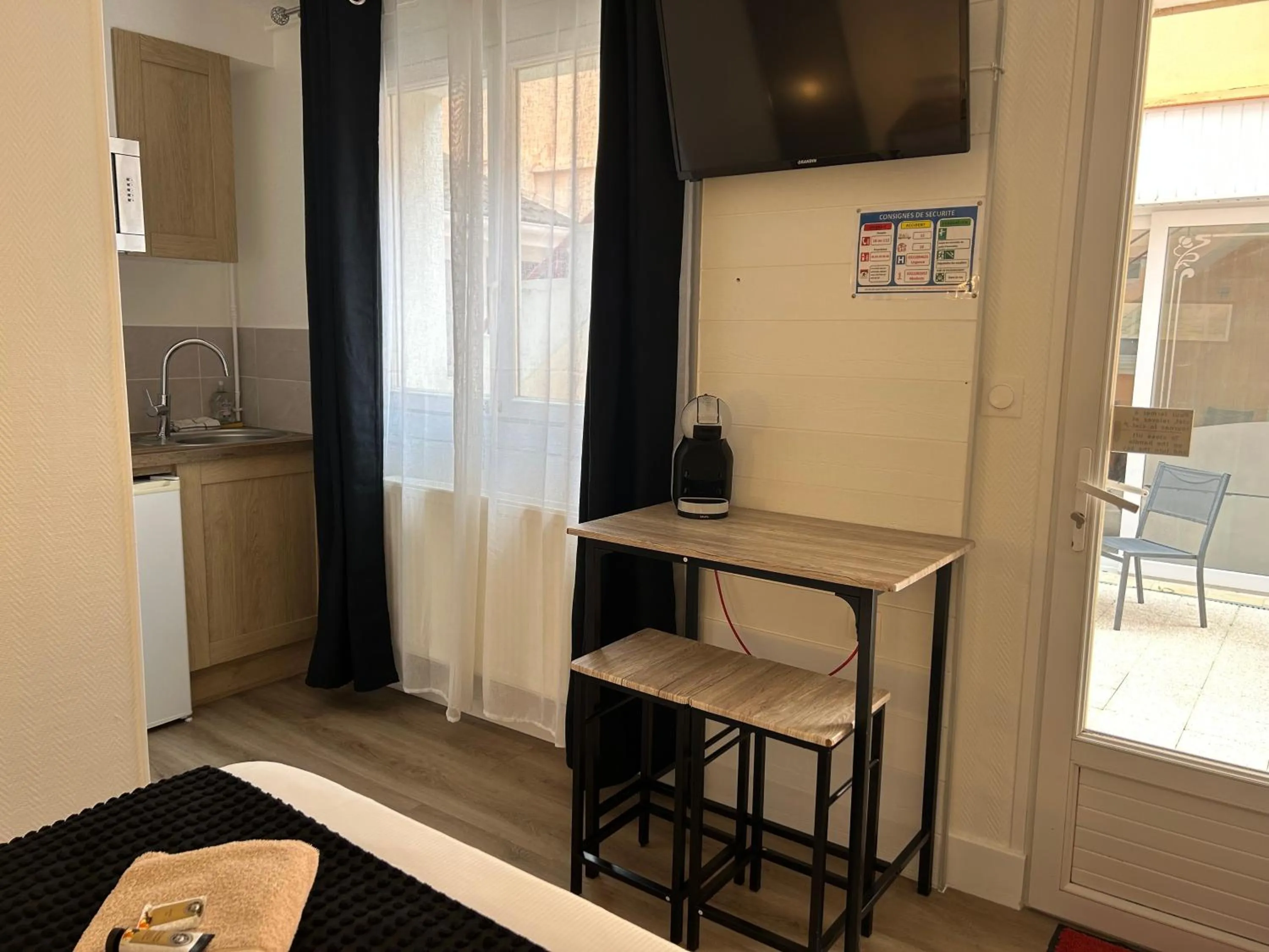 Kitchen or kitchenette in Hôtel et Appart 'hôtel Chez Gino ETAPLES-Le Touquet