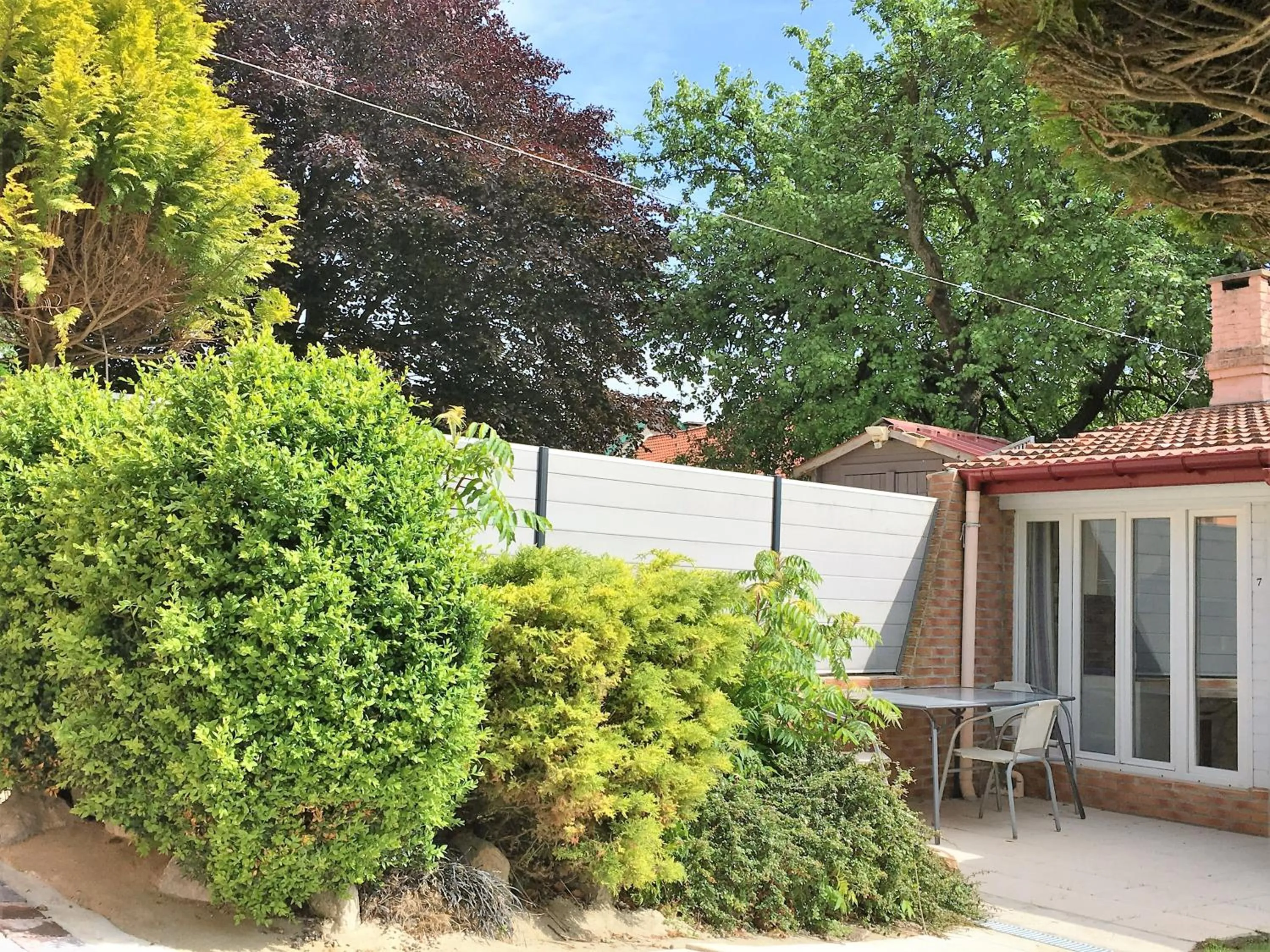 Patio in Hôtel et Appart 'hôtel Chez Gino ETAPLES-Le Touquet