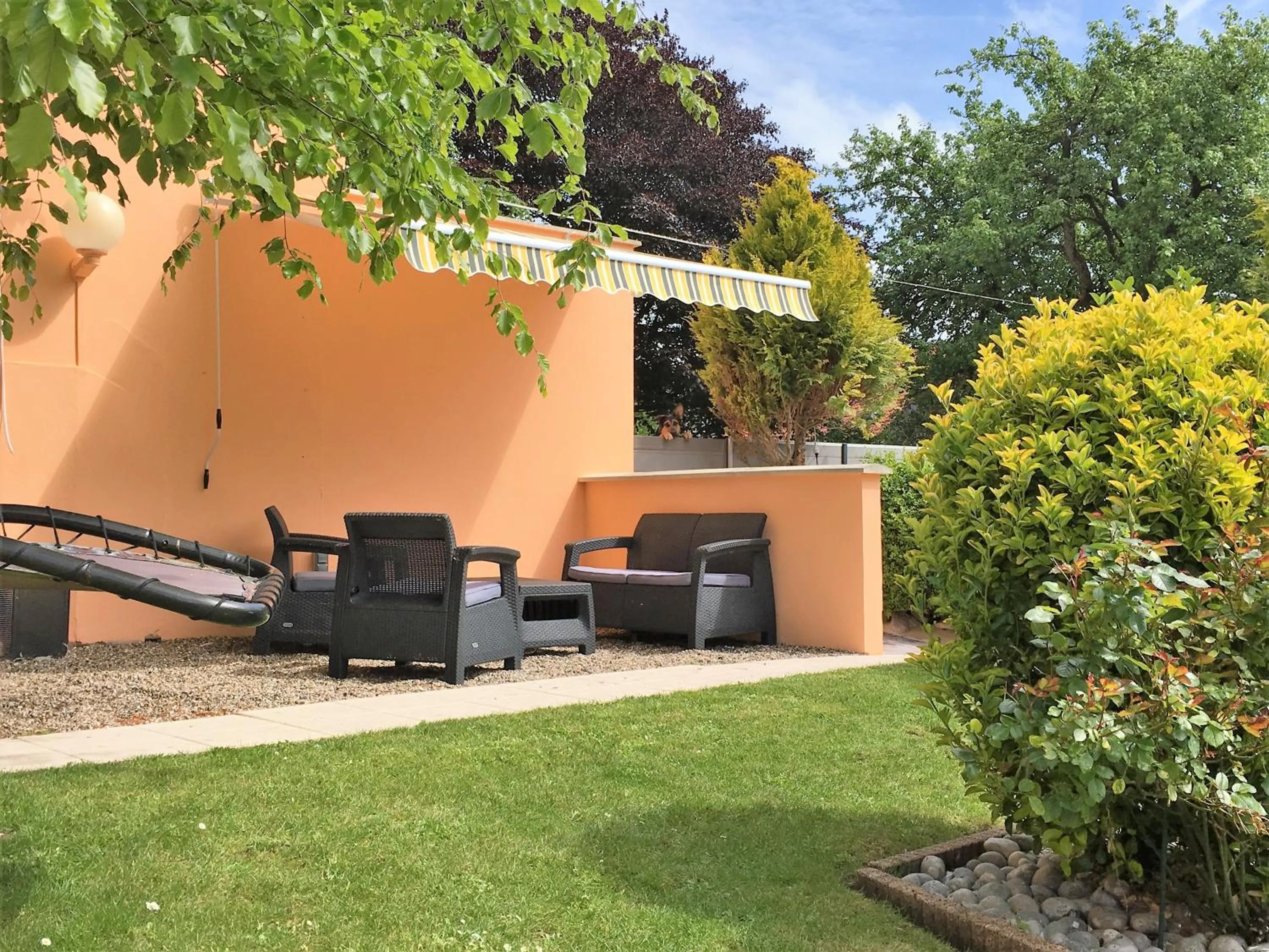 Patio in Hôtel et Appart 'hôtel Chez Gino ETAPLES-Le Touquet