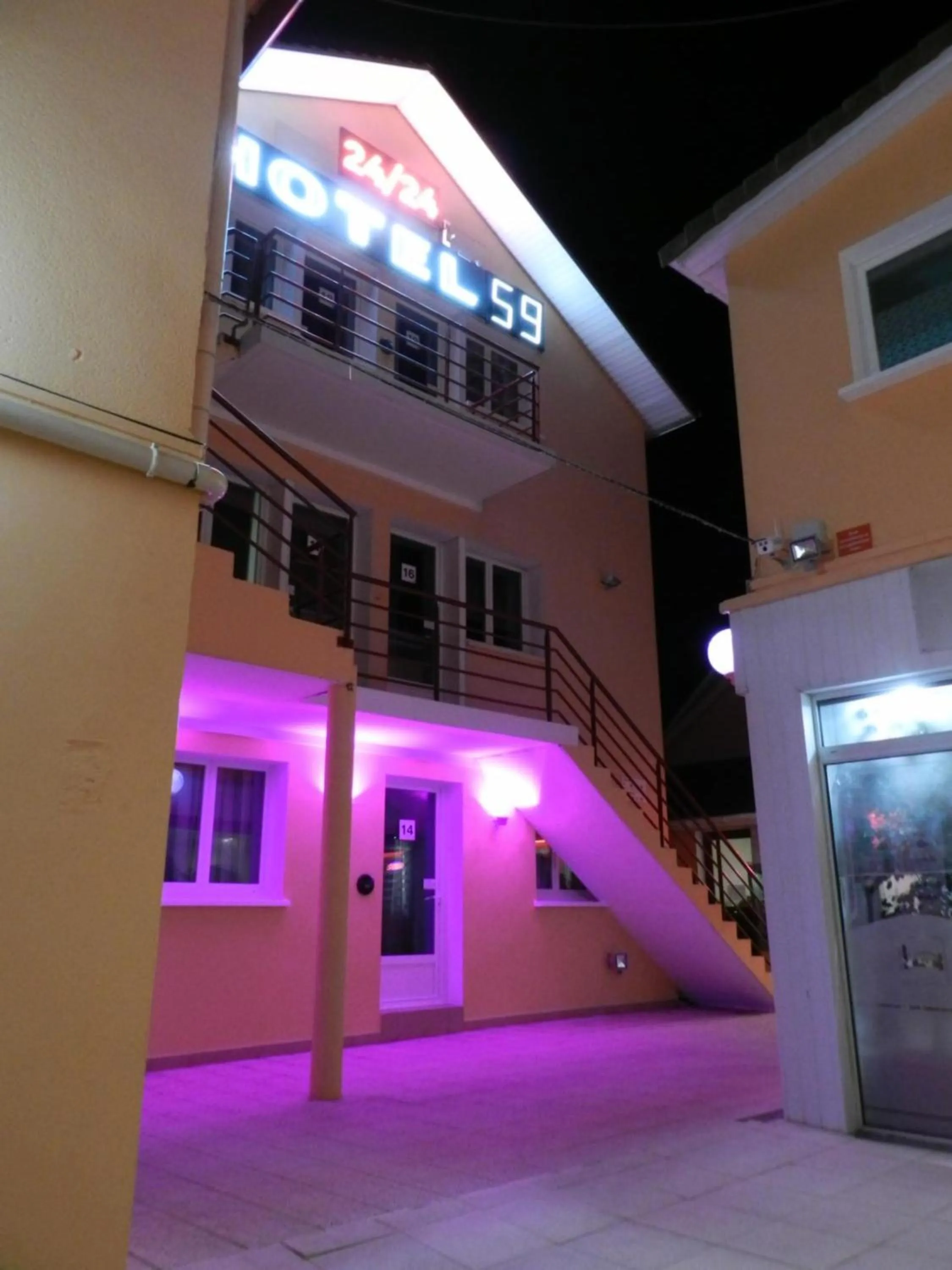 Facade/entrance in Hôtel et Appart 'hôtel Chez Gino ETAPLES-Le Touquet