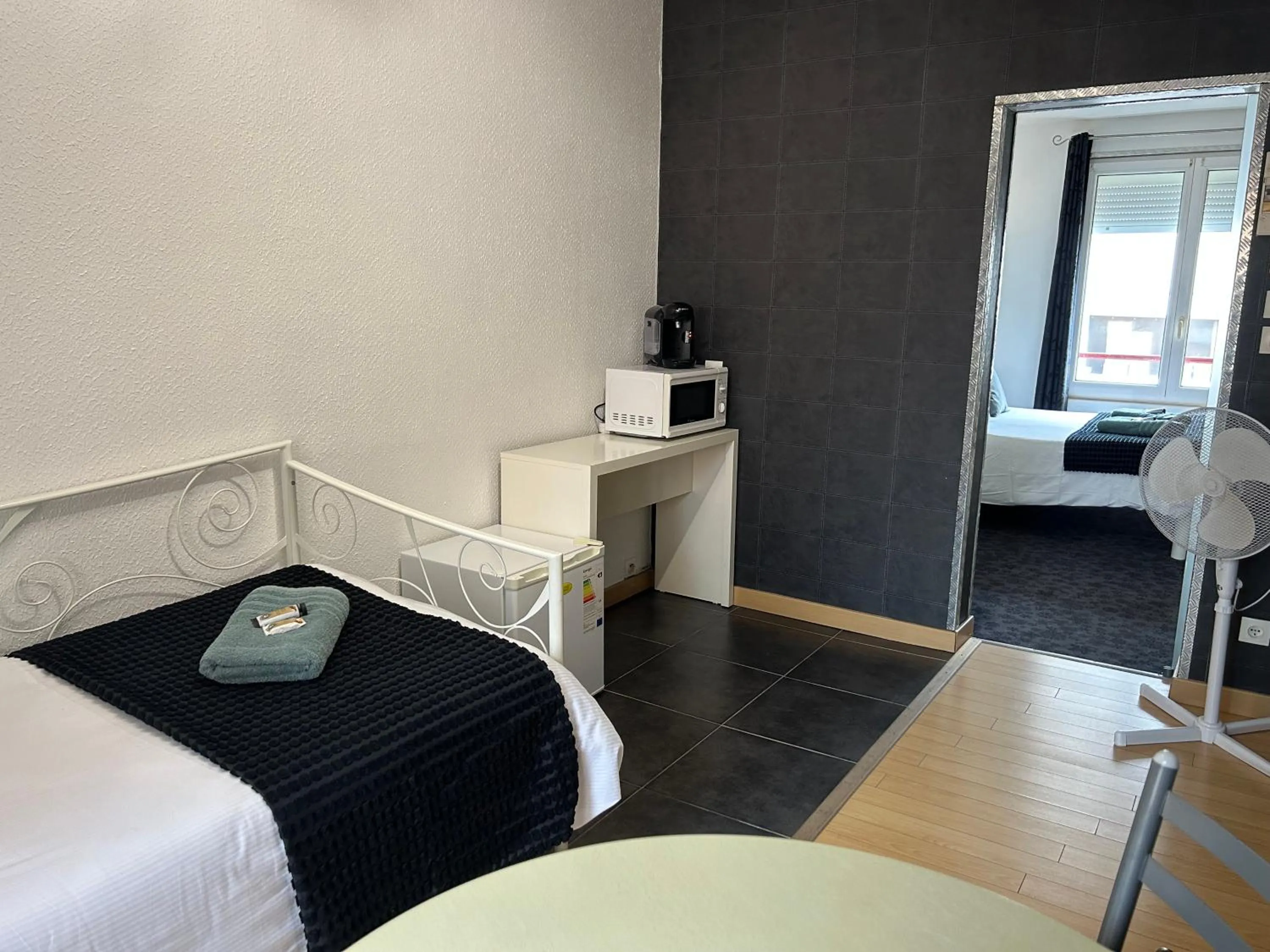 Bedroom in Hôtel et Appart 'hôtel Chez Gino ETAPLES-Le Touquet